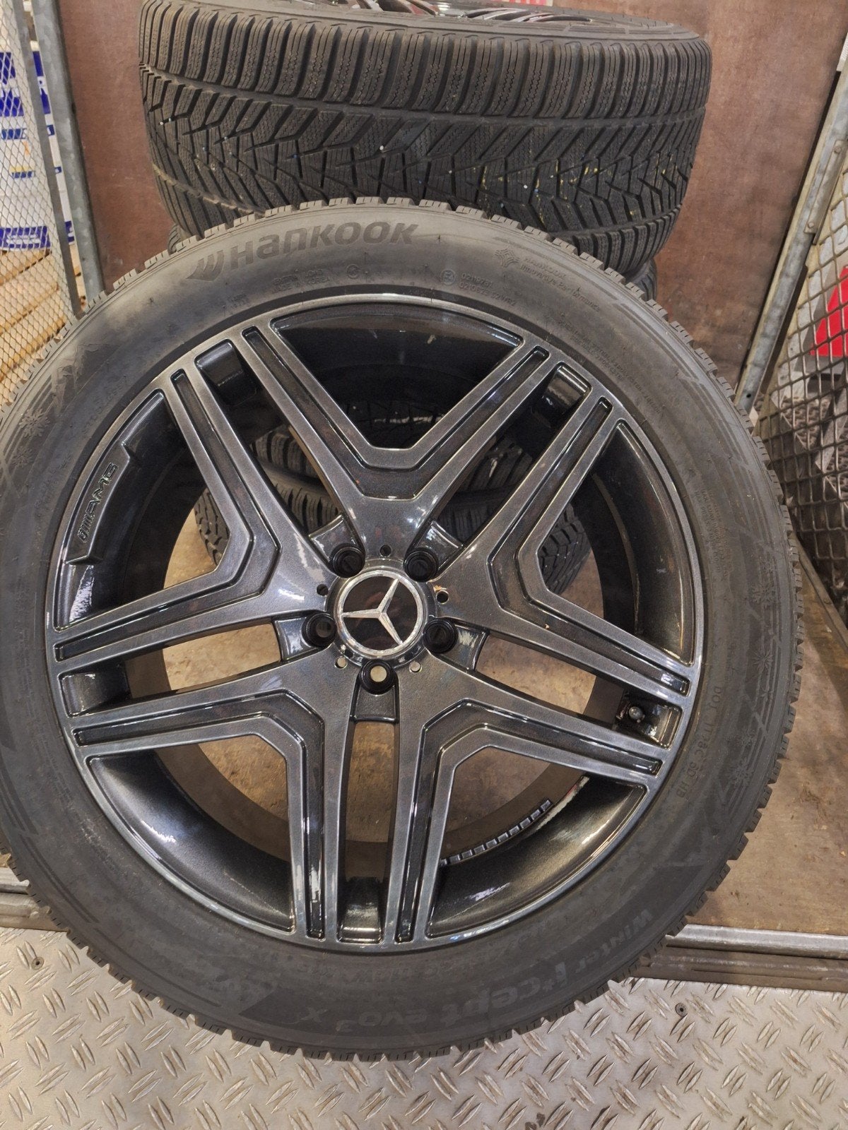 Mercedes-Benz 20 inch AMG velgen met Hankook winterbanden, Auto-onderdelen, Ophalen, Gebruikt, 275 mm, Banden en Velgen