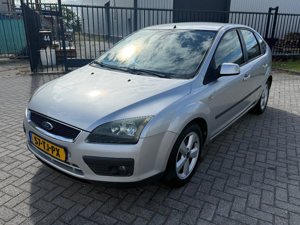 Ford Focus 1.6-16V Futura | Airco | Cruise | Nette auto, 1596 cc, 625 kg, Zwart, 4 cilinders