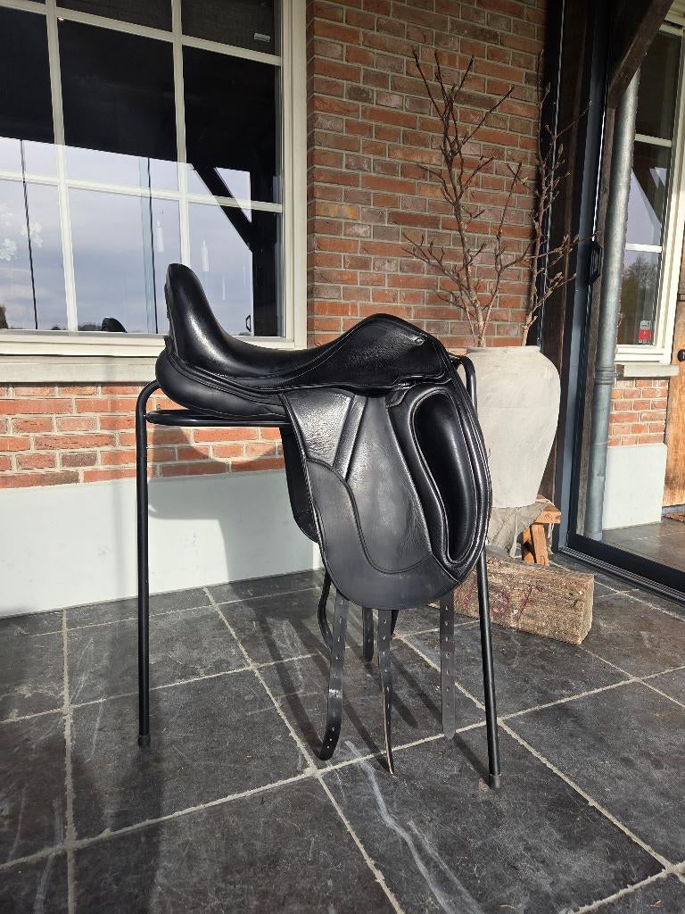 Graziozo dressuurzadel 17,5 inch, Dieren en Toebehoren, Ophalen of Verzenden, Gebruikt, Dressuur