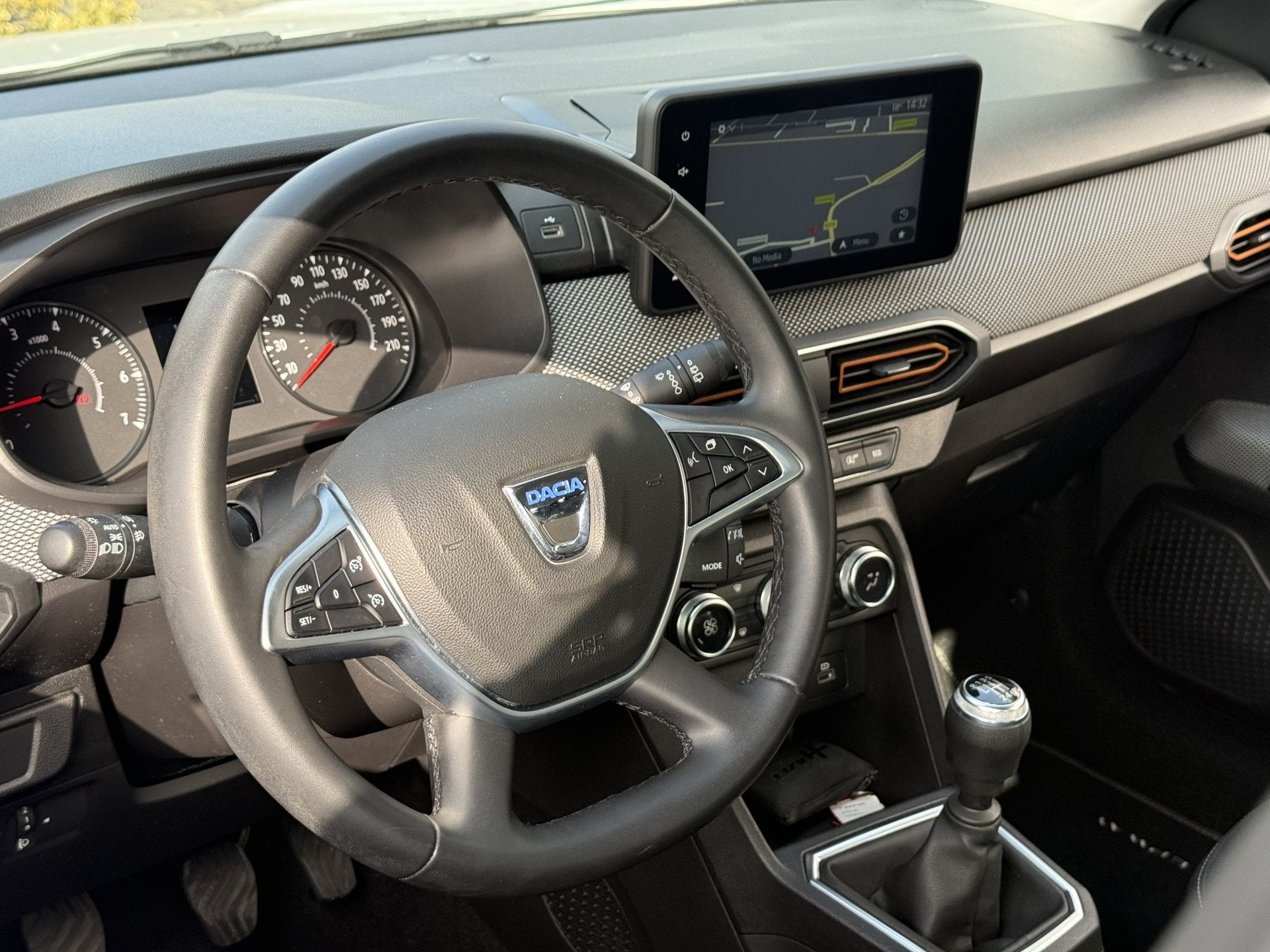 Dacia Sandero 1.0 TCe 90 Essential | Navi | Clima | All Seas, Auto's, Voorwielaandrijving, Stof, 610 kg, Wit