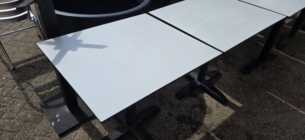 5 witte terrastafels tuintafel metaal HPL horeca terras €150, Ophalen, Gebruikt