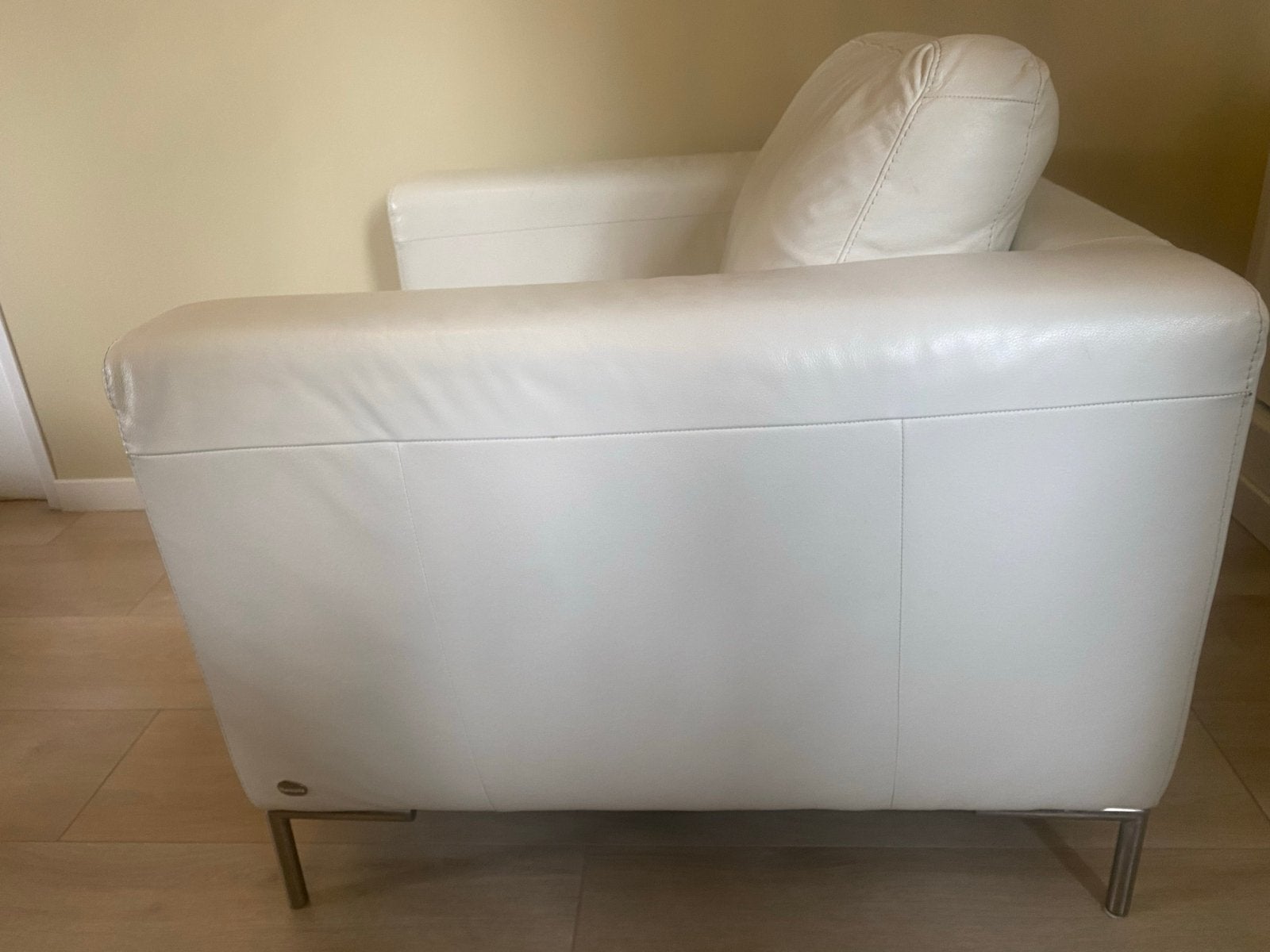 Witte Leren Natuzzi Fauteuil - Comfortabel en Stijlvol, Huis en Inrichting, Fauteuils, Ophalen, Gebruikt, Leer, 75 tot 100 cm