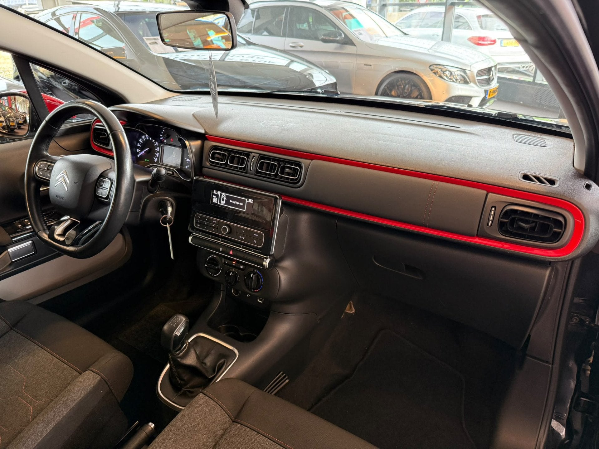 Citroën C3 1.2 PureTech Shine Hoge instap | Cruise control, Auto's, Citroën, Gebruikt, 1199 cc, Met garantie (alle), 82 pk