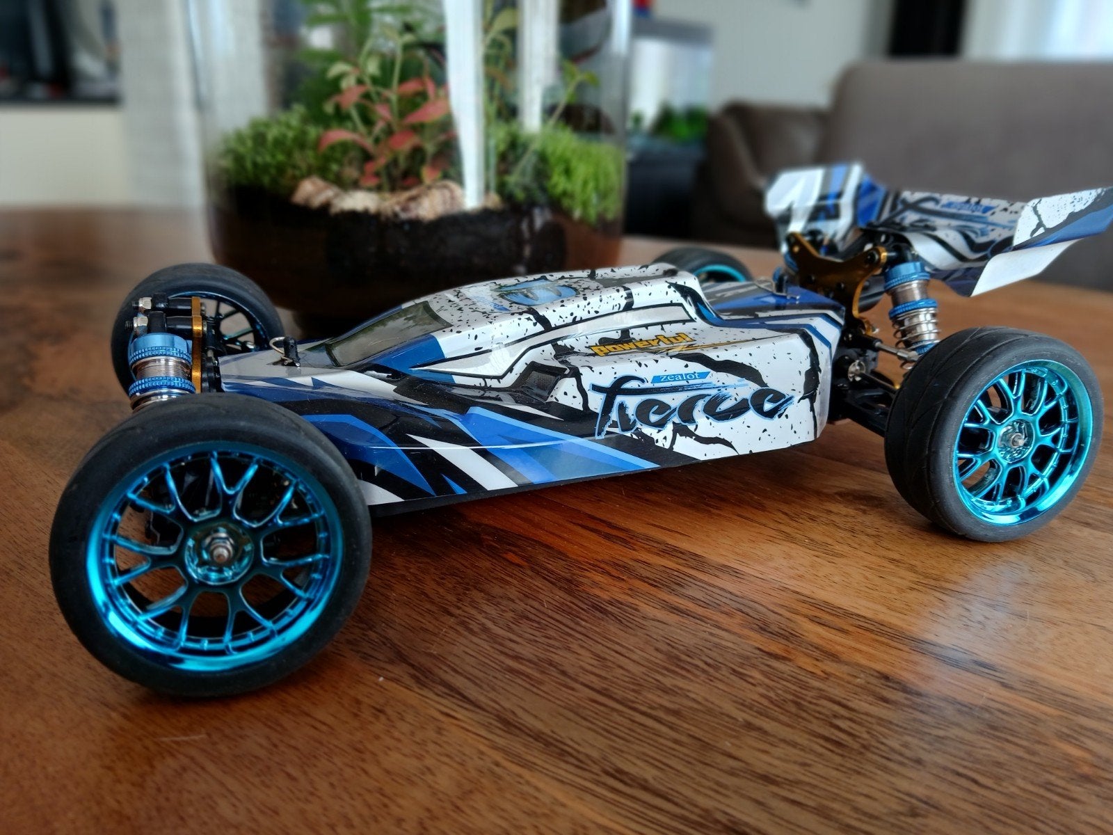 zgan wltoys 124017  rtr + onderdelen + gratis 284161 wltoys, Hobby en Vrije tijd, Modelbouw | Radiografisch | Auto's, Elektro