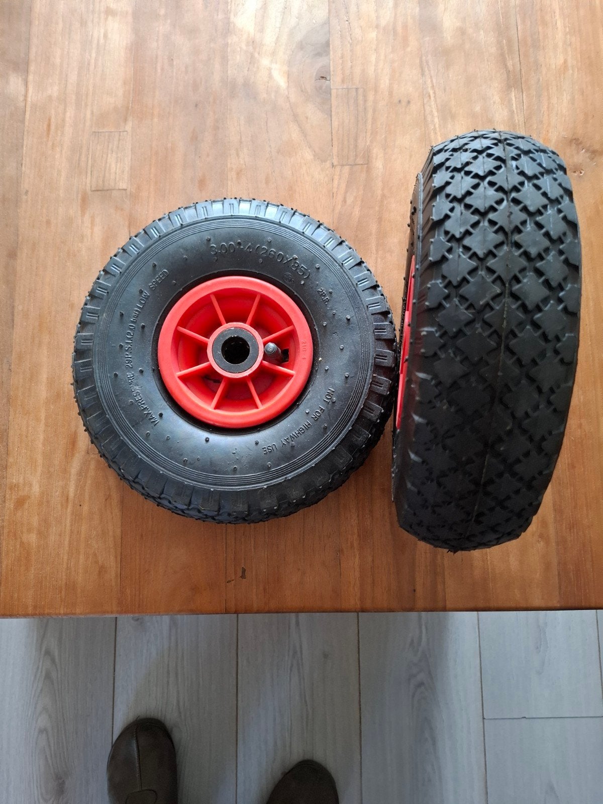 2x Karwiel 3.00-4 (260x85) met rode velg, Ophalen, Nieuw