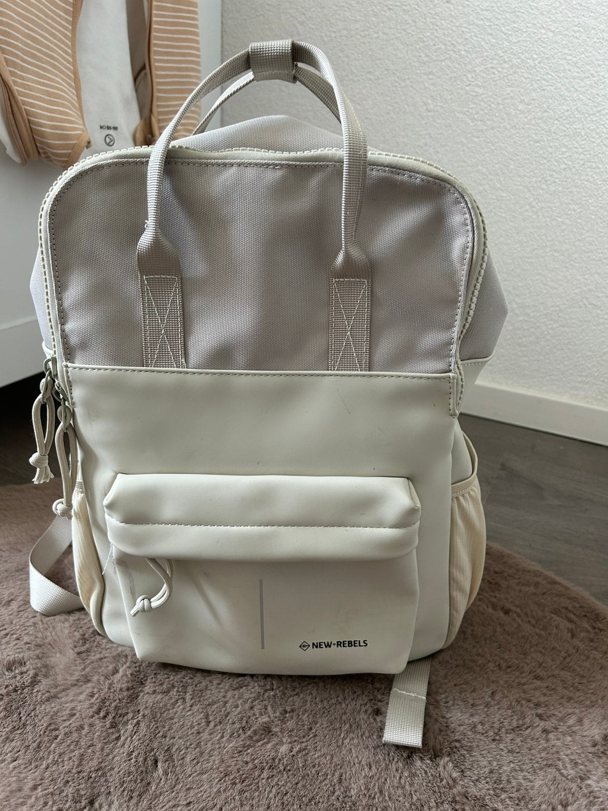 Zgan 1 x gebruikt new rebel merk tas, Sieraden, Tassen en Uiterlijk, Tassen | Rugtassen, Ophalen of Verzenden, Zo goed als nieuw