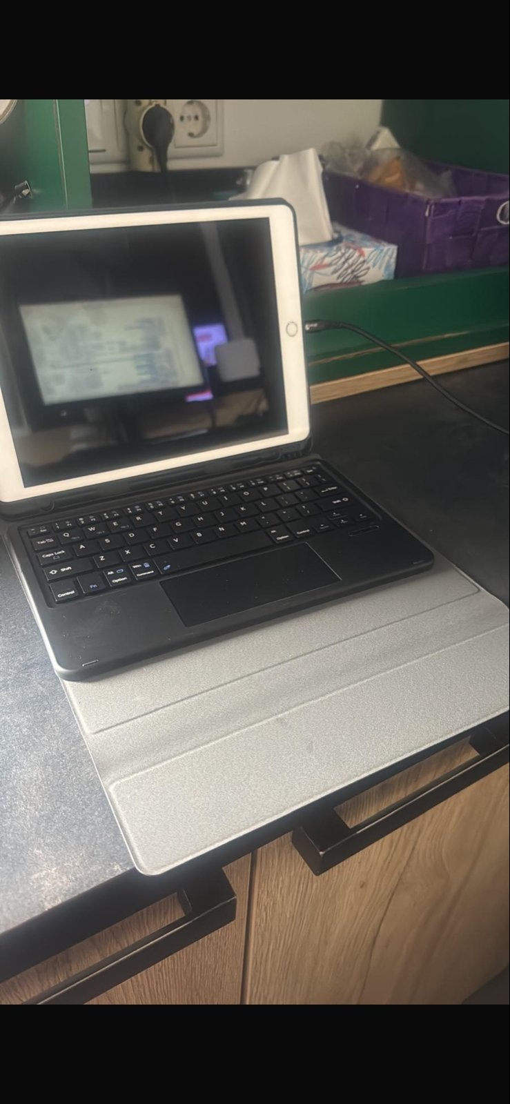Apple iPad 8 128GB 10.2" WiFi (4G) Zwart + hoes en keyboard, Computers en Software, Apple iPads, 10 inch, Apple iPad, Zwart, Nieuw
