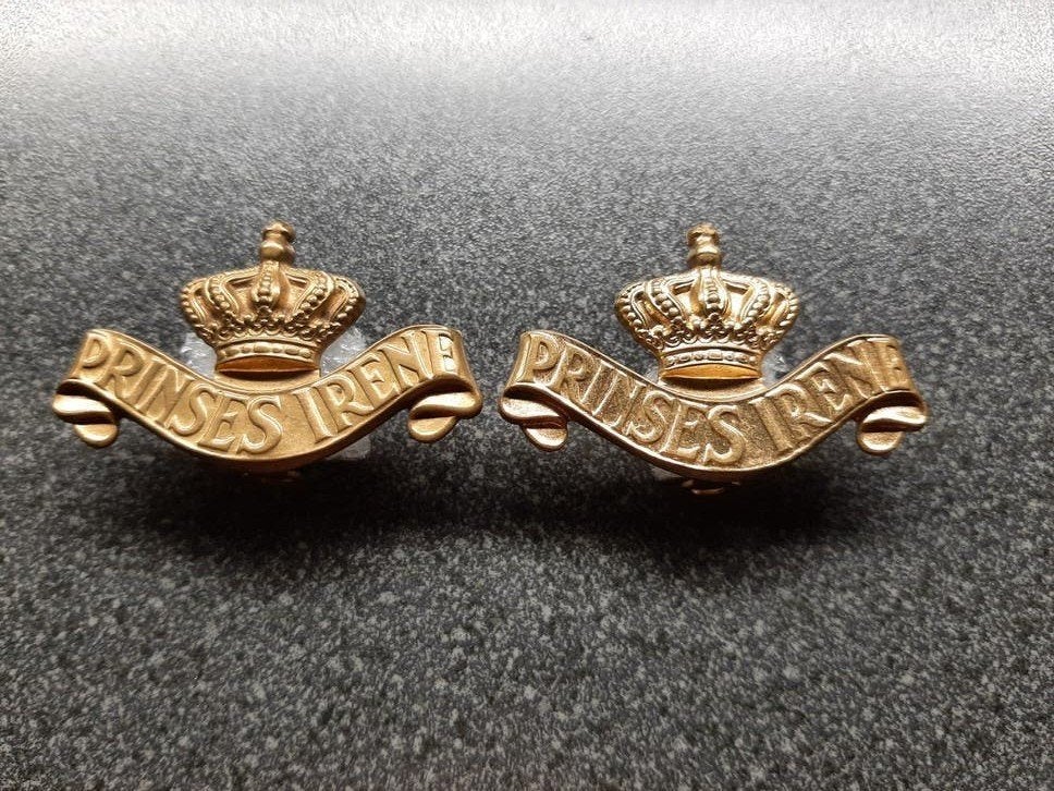 Prinses  Irene   - set schouderemblemen  KL / NEDERLAND, Ophalen of Verzenden, Landmacht, Nederland, Embleem of Badge