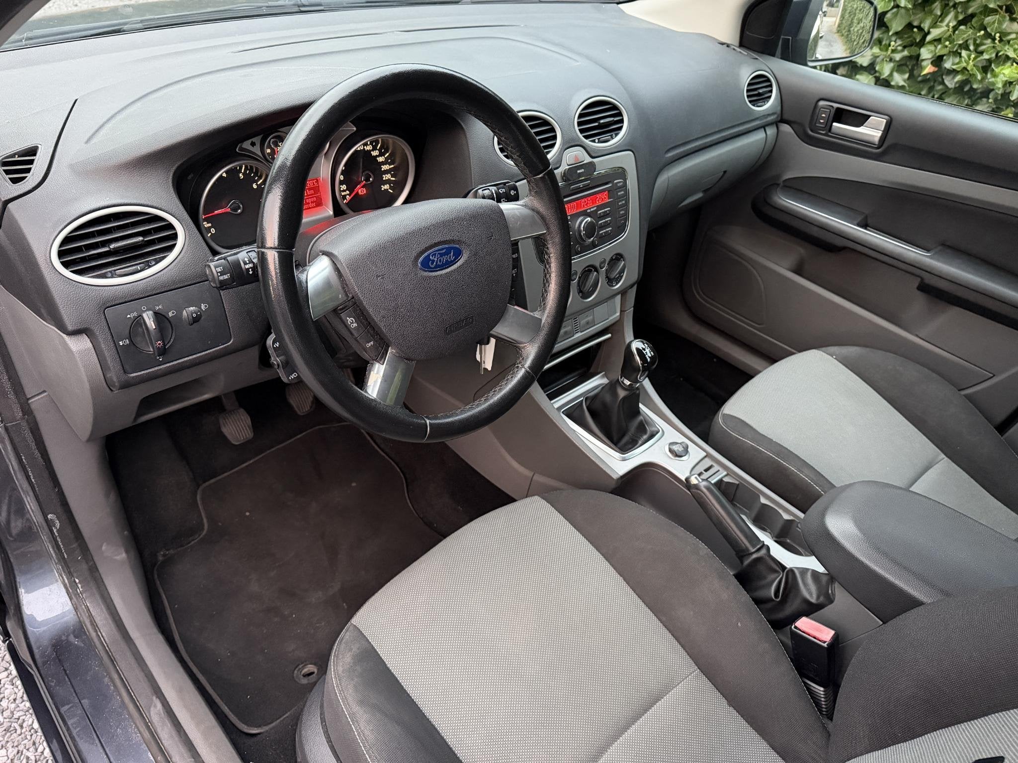 Foto 9 van Ford Focus Wagon 1.6 Comfort | Airco | Cruise Control | LMV