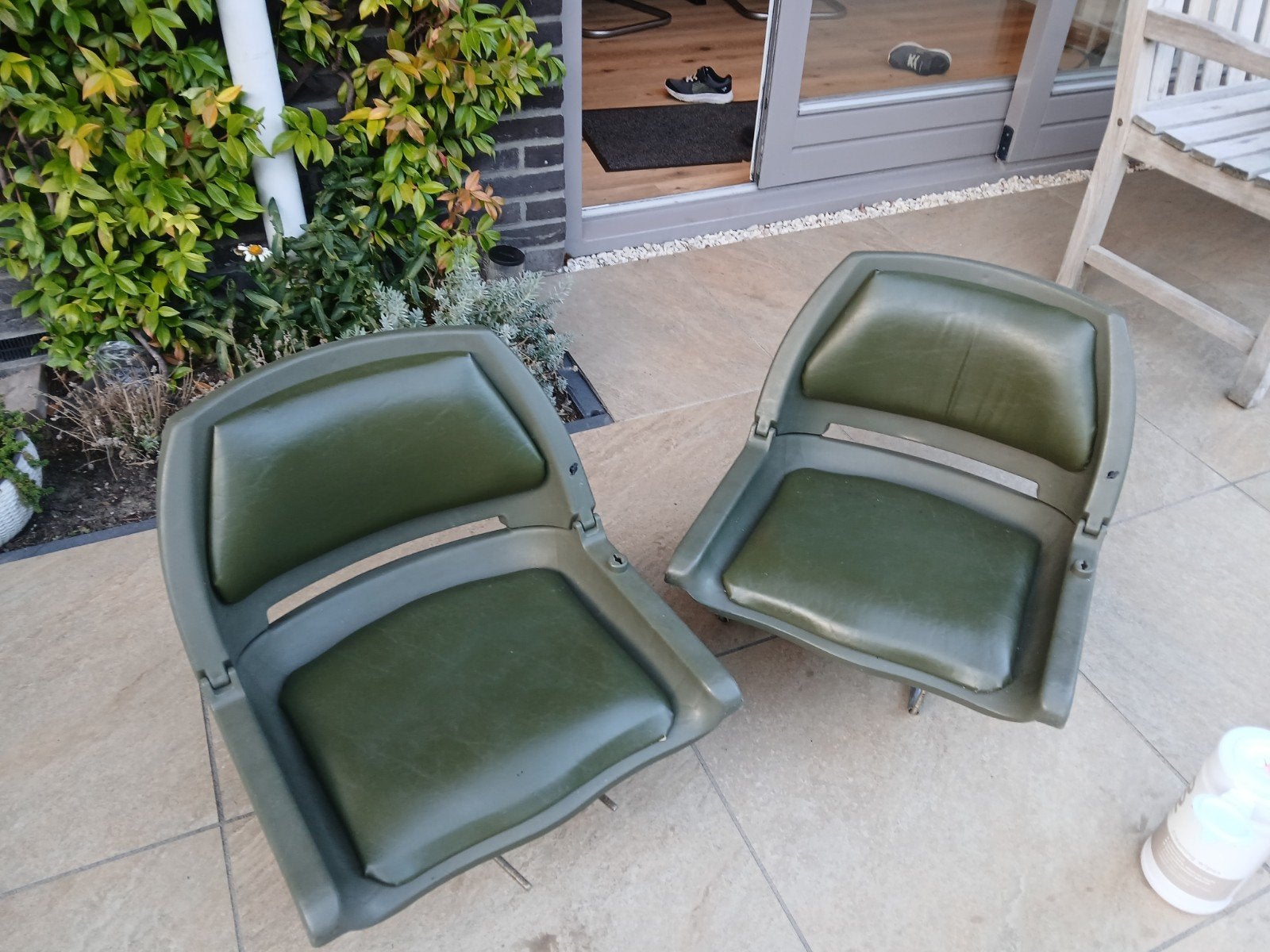 2x Groene bootstoelen met draaiplateau, Watersport en Boten, Accessoires en Onderhoud, Ophalen of Verzenden, Gebruikt, Interieur en Kussens