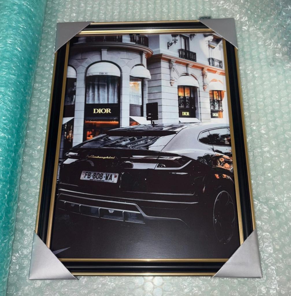 Luxe Lamborghini Urus Dior Kunstprint - Nieuw, 21x29,7 cm, Huis en Inrichting, Woonaccessoires | Schilderijen, Tekeningen en Foto's