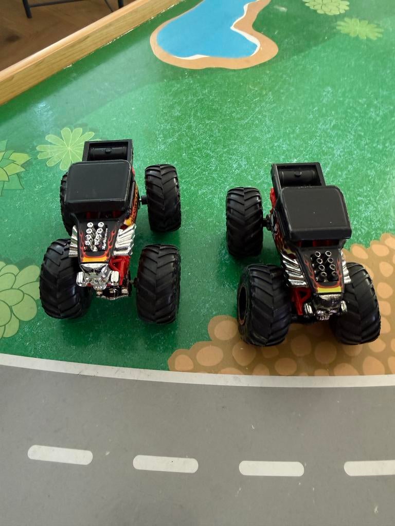 2 Hot Wheels Big Foot Monster Trucks, Ophalen of Verzenden, Gebruikt