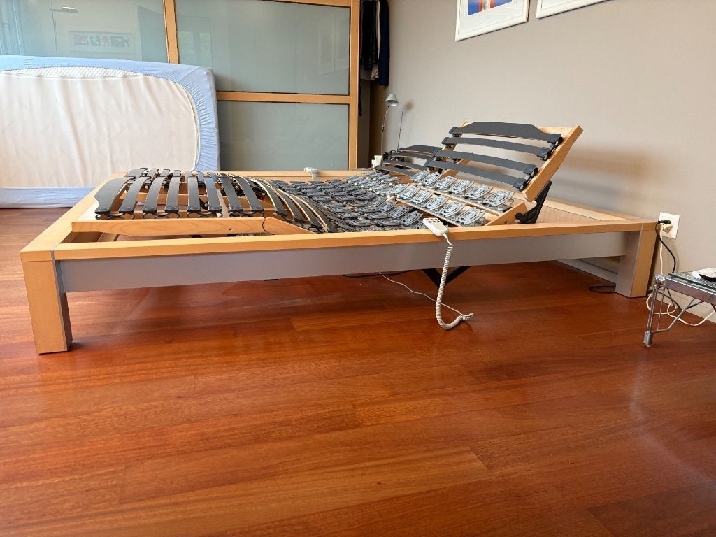 Nieuwstaat Poliform Tempur electrisch verstelbaar bed incl