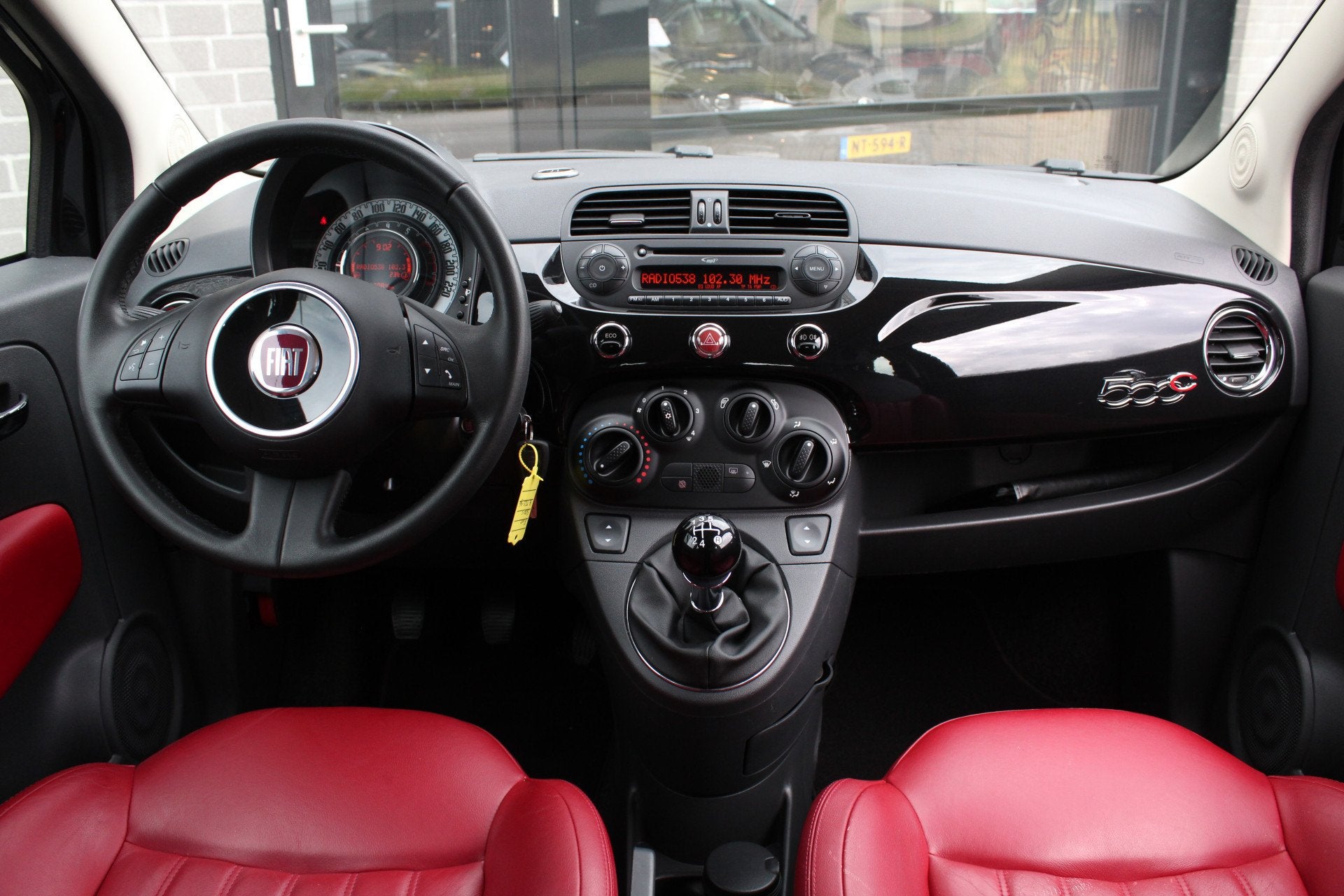 Fiat 500C 0.9 TwinAir Lounge / Leer / LMV 16" / 1ste eigenaa, Auto's, 86 pk, Gebruikt, Zwart, Handgeschakeld