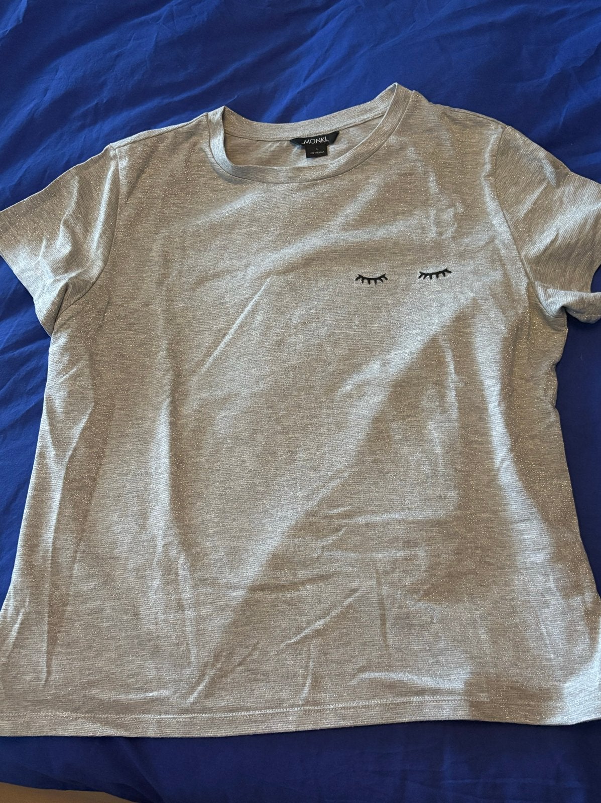 Monki T-shirt met wimpers, maat L, Maat 42/44 (L), Ophalen of Verzenden, Zo goed als nieuw, Korte mouw
