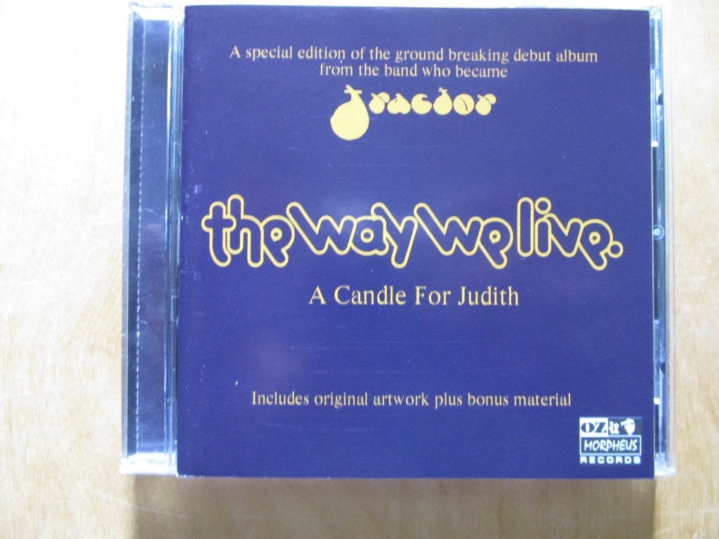 CD The Way We Live A candle for Judith Tractor, Met bonustracks, Ophalen of Verzenden, Zo goed als nieuw, Verzamelalbum