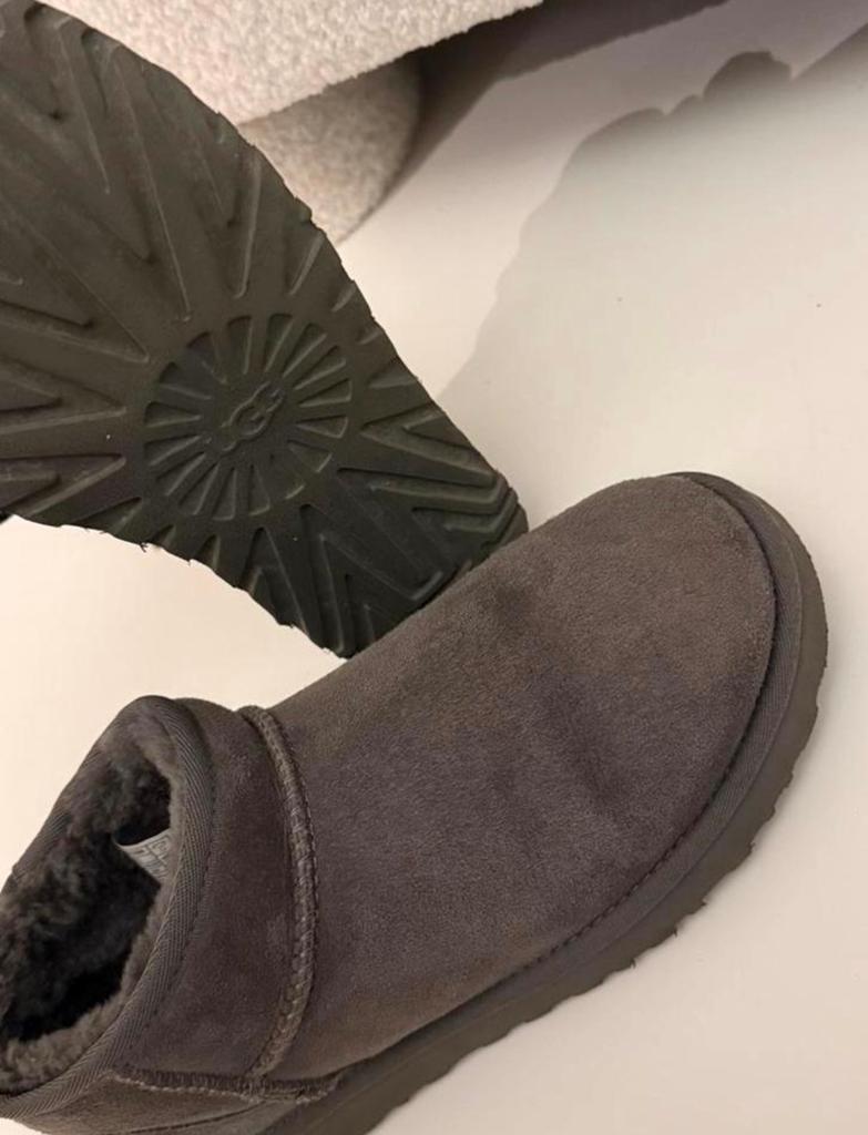 UGG Classic Ultra Mini Laarzen - Grijs 40, Kleding | Dames, Schoenen, Lage of Enkellaarzen, Ophalen of Verzenden, Zo goed als nieuw