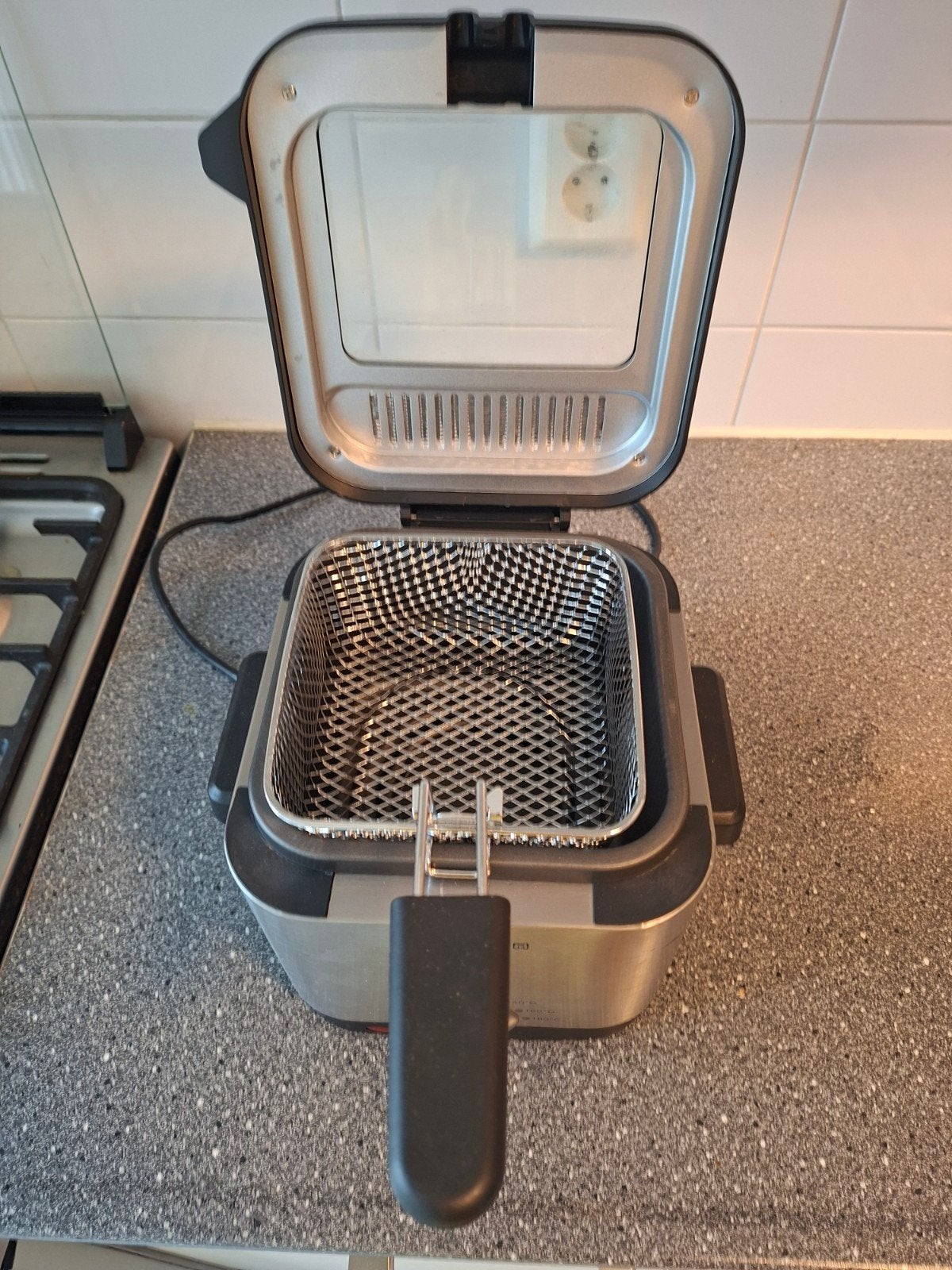 Tarrington House Friteuse - Compact en Gebruiksvriendelijk, 1 tot 2 liter, Ophalen, Nieuw, Uitneembare binnenpan