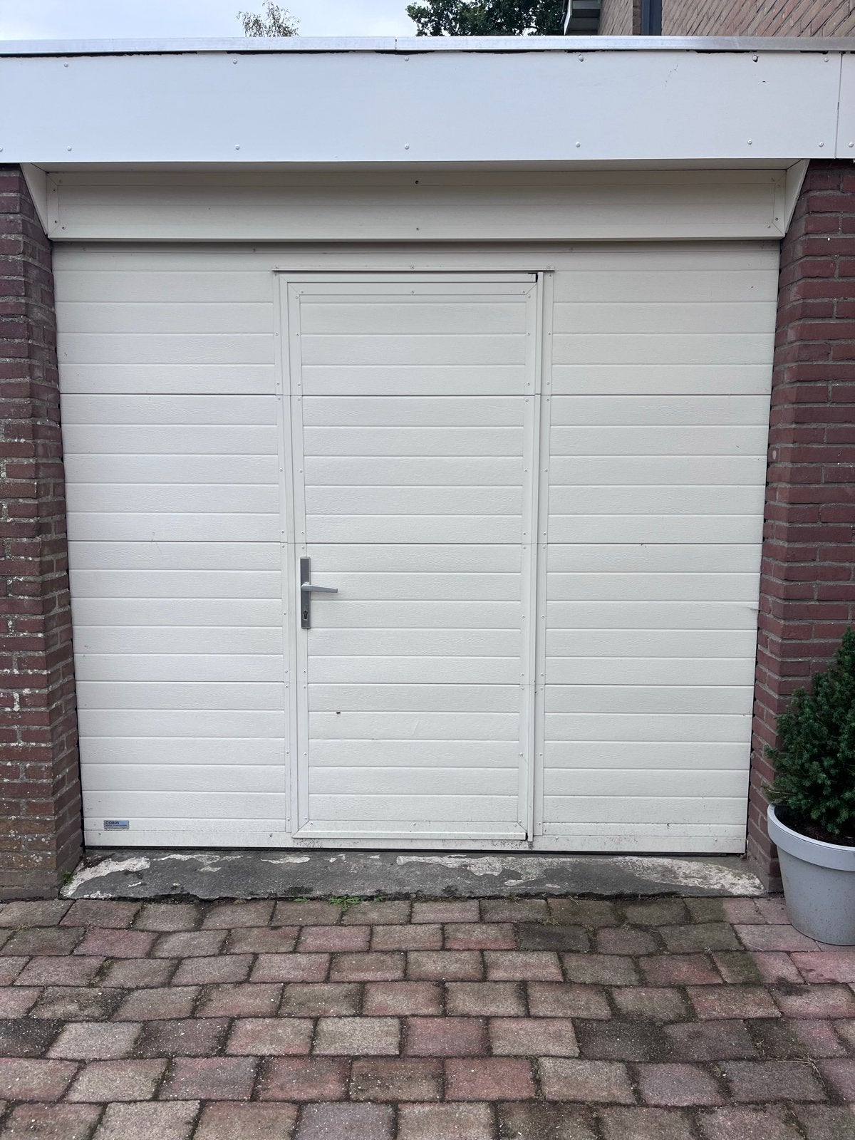 Garagedeur / roldeur met vaste loopdeur, Doe-het-zelf en Verbouw, Ophalen, Kunststof, Gebruikt, Garagedeur