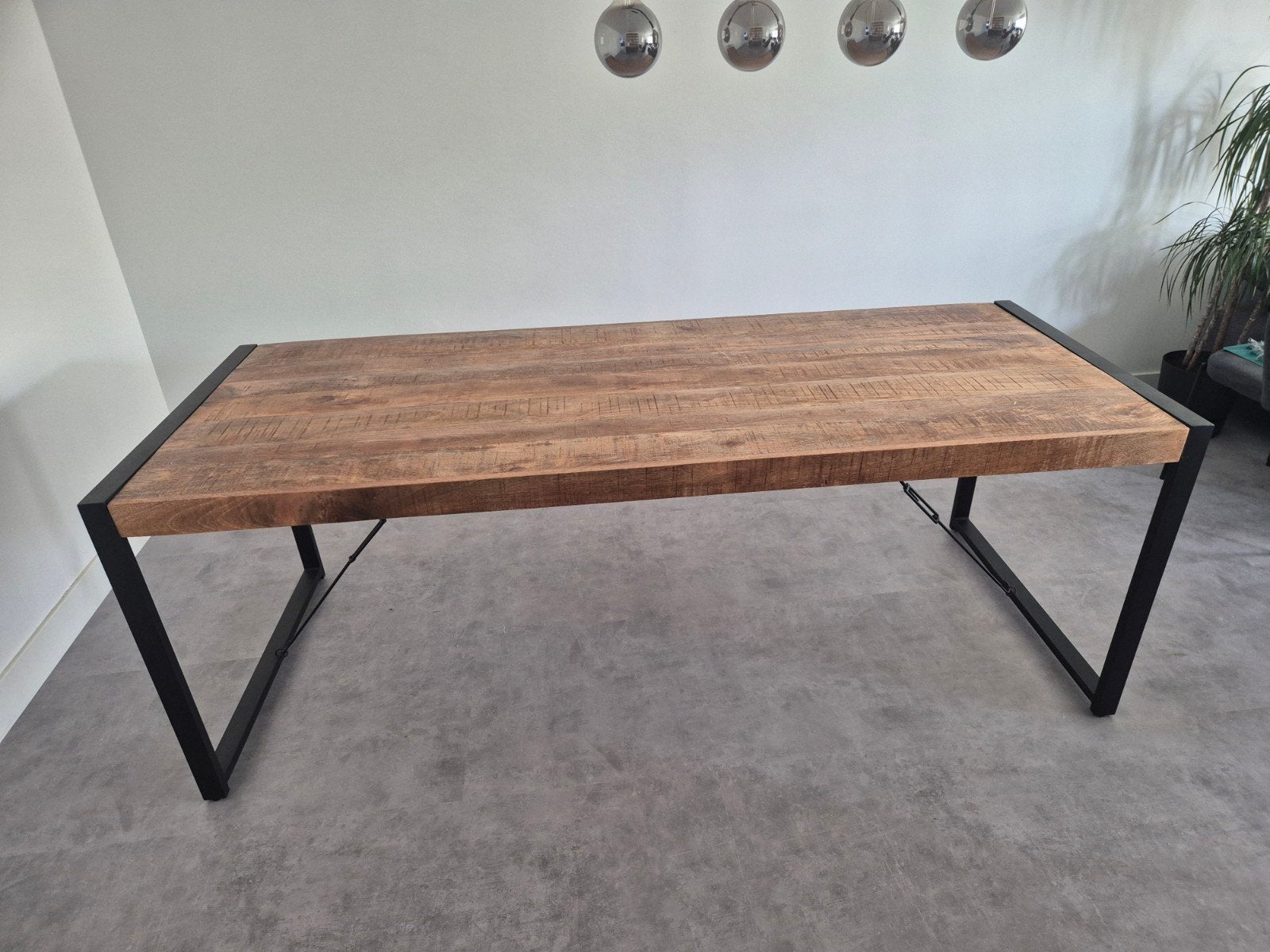 Eettafel mangohout 90x220cm met metalen onderstel, 200 cm of meer, 50 tot 100 cm, Zo goed als nieuw, Vijf personen of meer