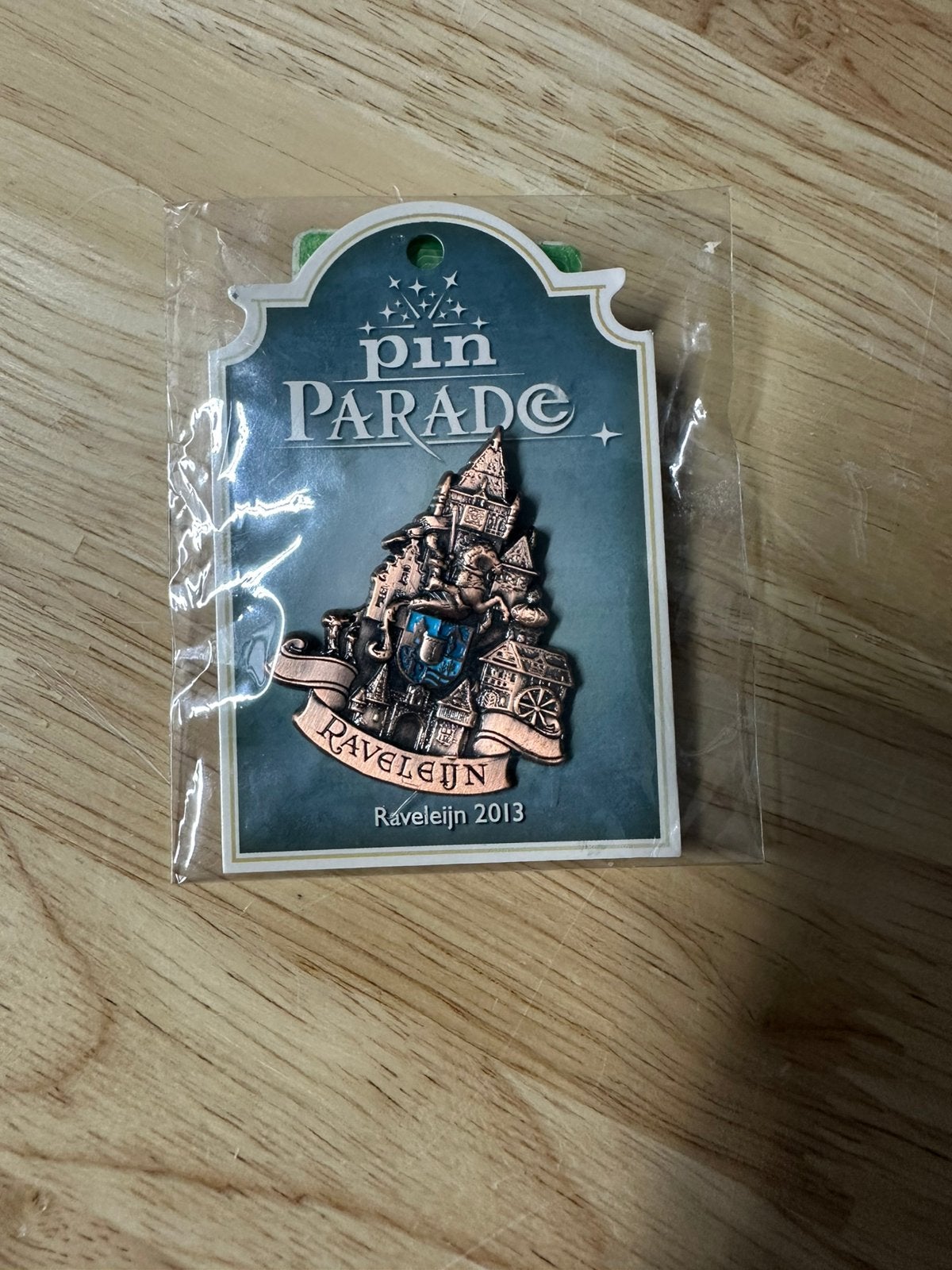 Efteling pin raveleijn, Verzamelen, Ophalen of Verzenden, Zo goed als nieuw, Button of Speldje