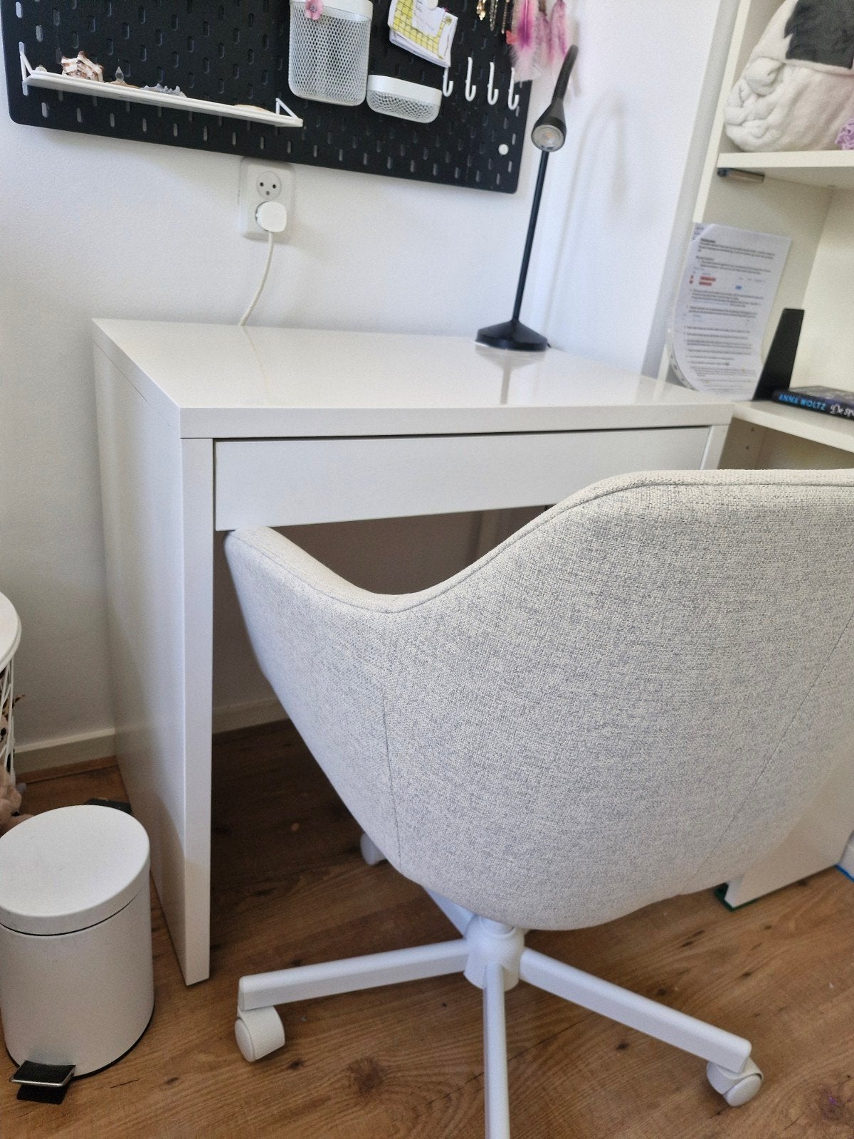IKEA Micke Bureau 73x50 met lade en kabelgoot, Ophalen, Gebruikt, IKEA, Demontabel