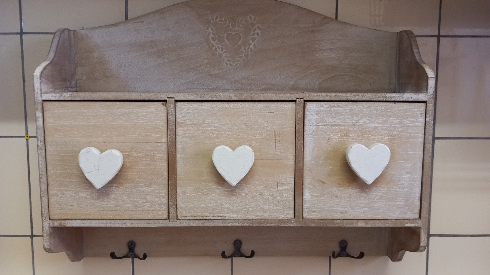 Decoratieve bak met lades en haakjes, Ophalen