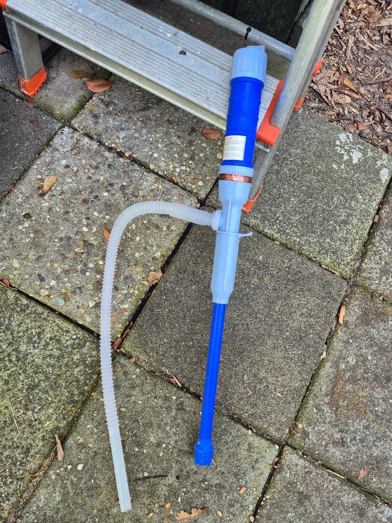 Elektrische brandstof pomp, Ophalen, Zo goed als nieuw