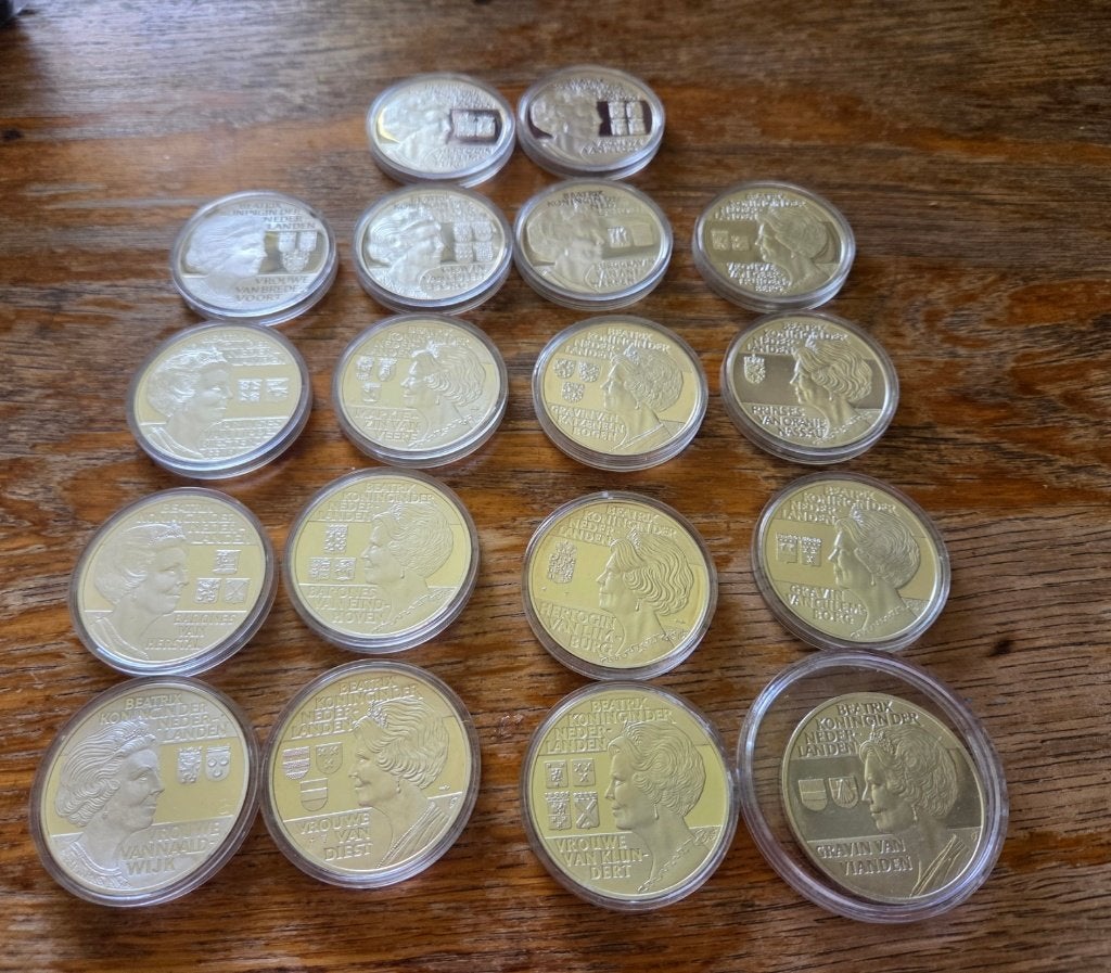 18 Zilveren munten.