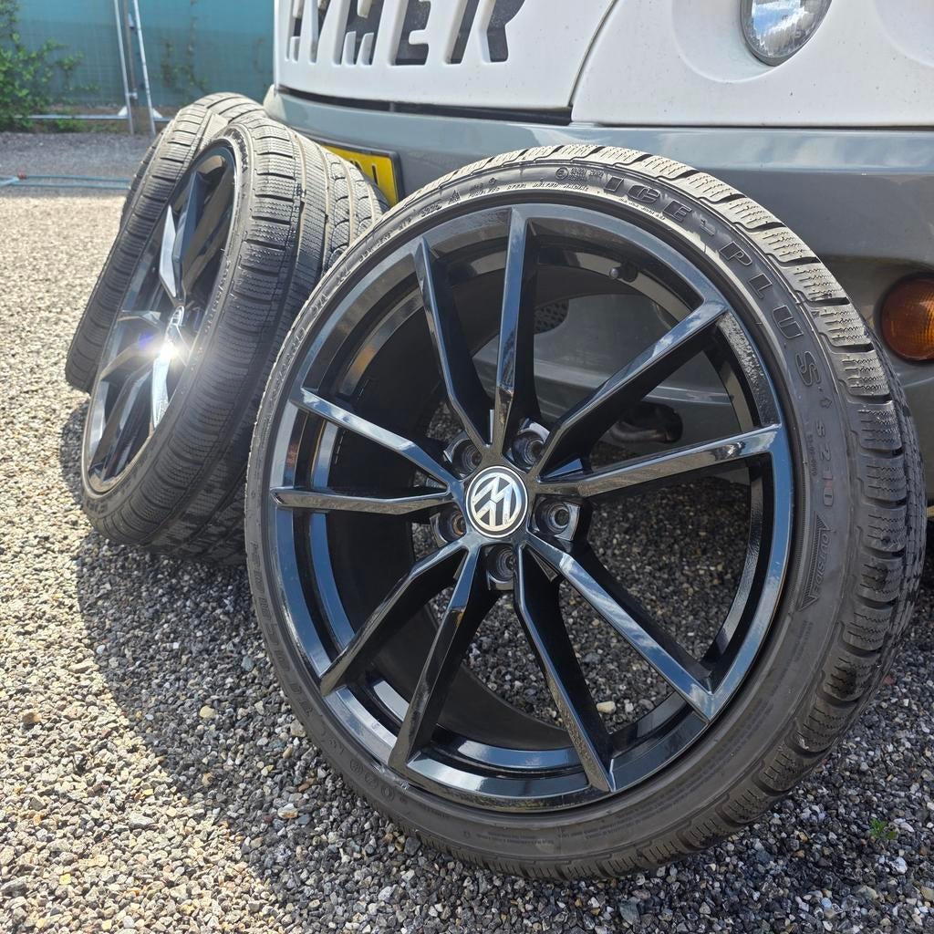 19 inch Orginele volkswagen pretoria velgen met winterbanden, Auto-onderdelen, Banden en Velgen, Banden en Velgen, Winterbanden