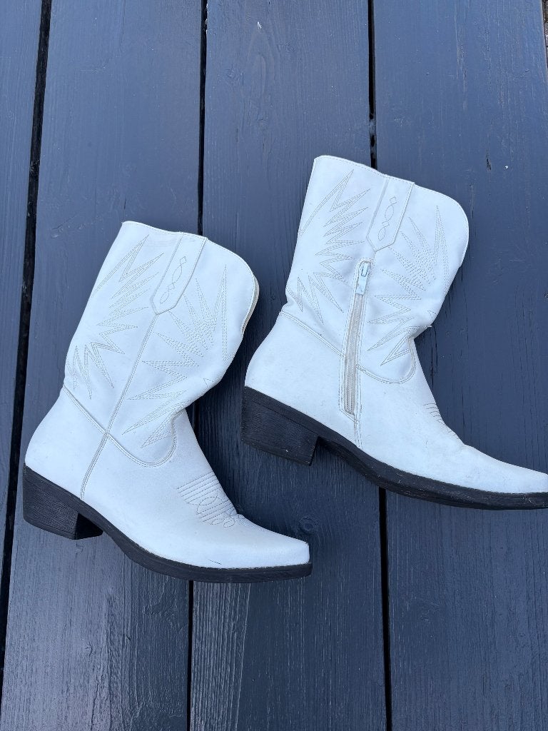 Witte cowboylaarzen mt 40, Kleding | Dames, Schoenen, Hoge laarzen, Wit, Marquiz, Ophalen of Verzenden