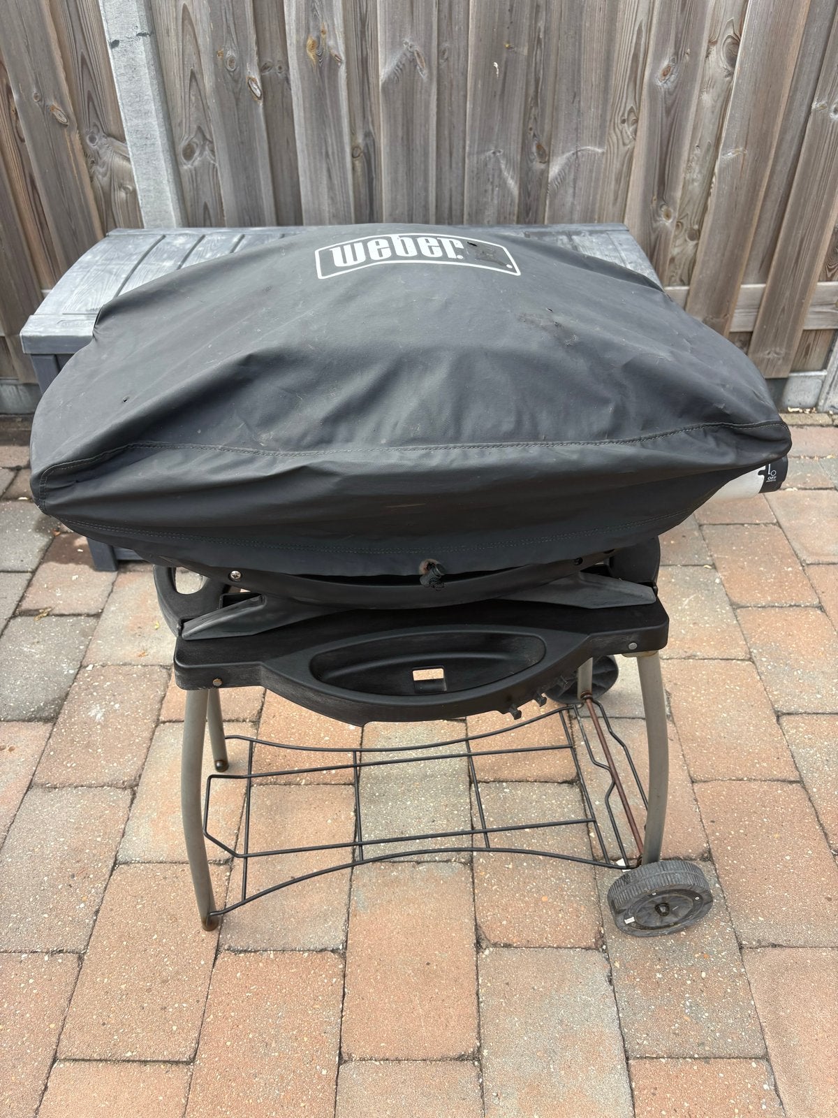 Weber Q1000 gasbarbecue met onderstel en hoes, Ophalen of Verzenden, Gebruikt