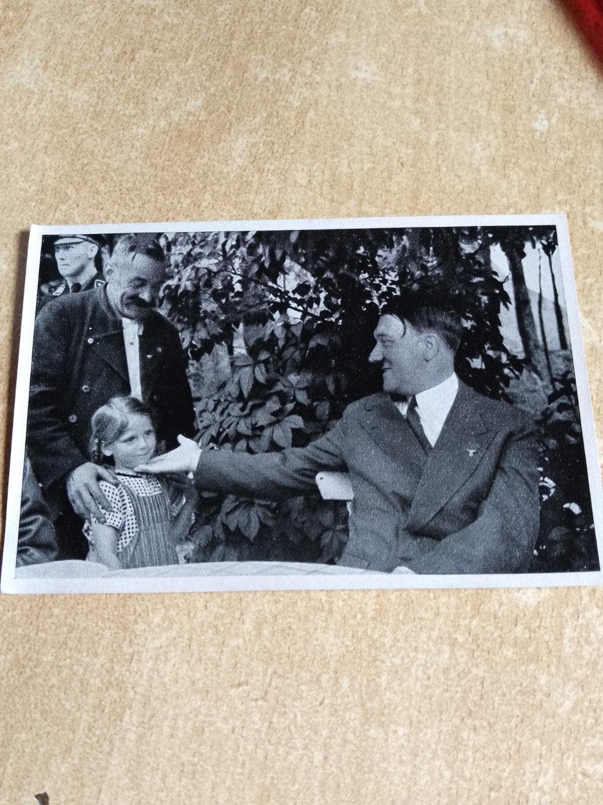 2ww.,oorlog,2wk., foto Hitler met kind, "Hier, mein Führer", Verzenden, Overige soorten, Duitsland, Foto of Poster