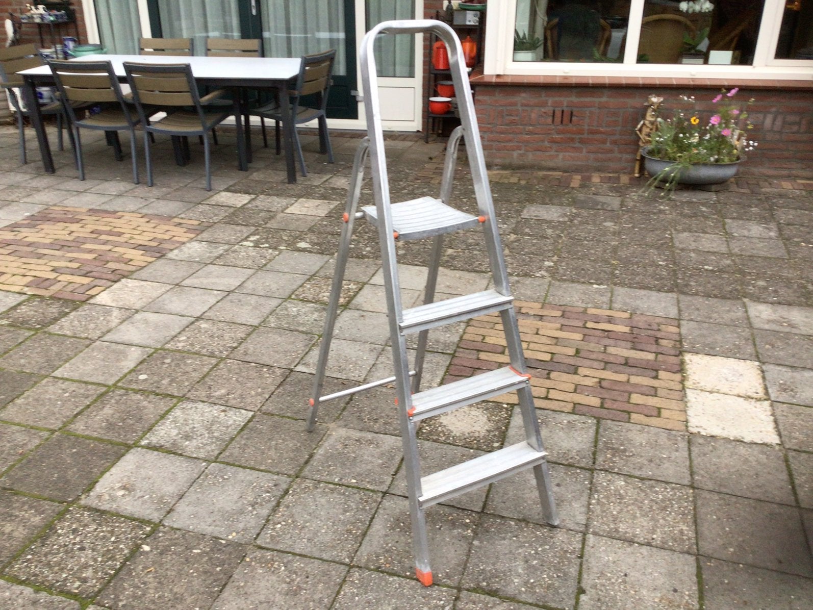 Huishoudtrap 4 treden, Ophalen of Verzenden, Gebruikt, Trap, Minder dan 2 meter