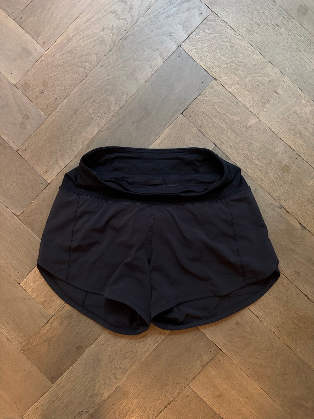 Lululemon Speed Up High Rise 4” sportbroekje zwart, Ophalen of Verzenden, Zo goed als nieuw, Meisje, Sport- of Zwemkleding
