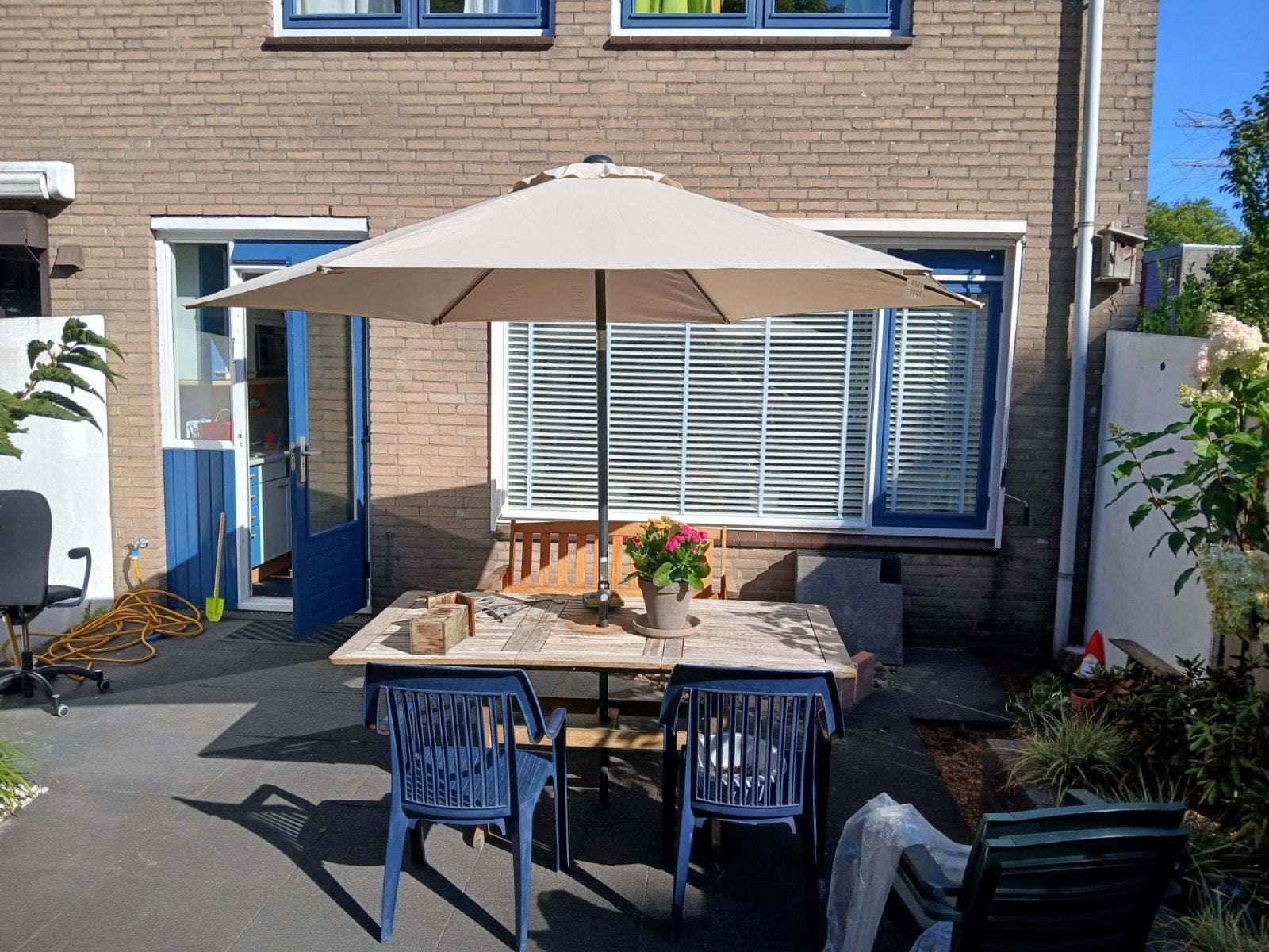 Nauwelijks gebruikte parasol polyesther ecru 250x250, Ophalen, Zo goed als nieuw, 2 tot 3 meter, Stokparasol