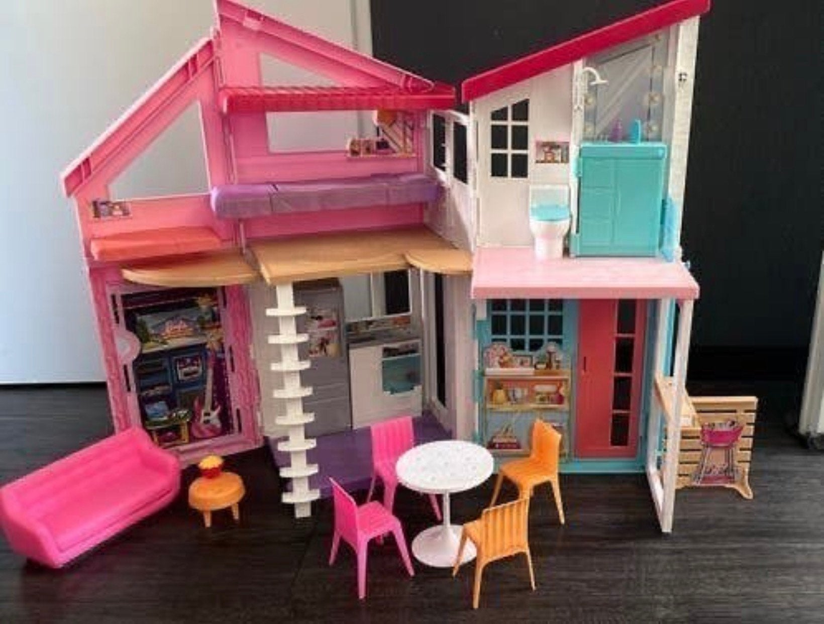 Barbie mattel villa huis COMPLEET, Kinderen en Baby's, Ophalen of Verzenden, Zo goed als nieuw, Poppenhuis