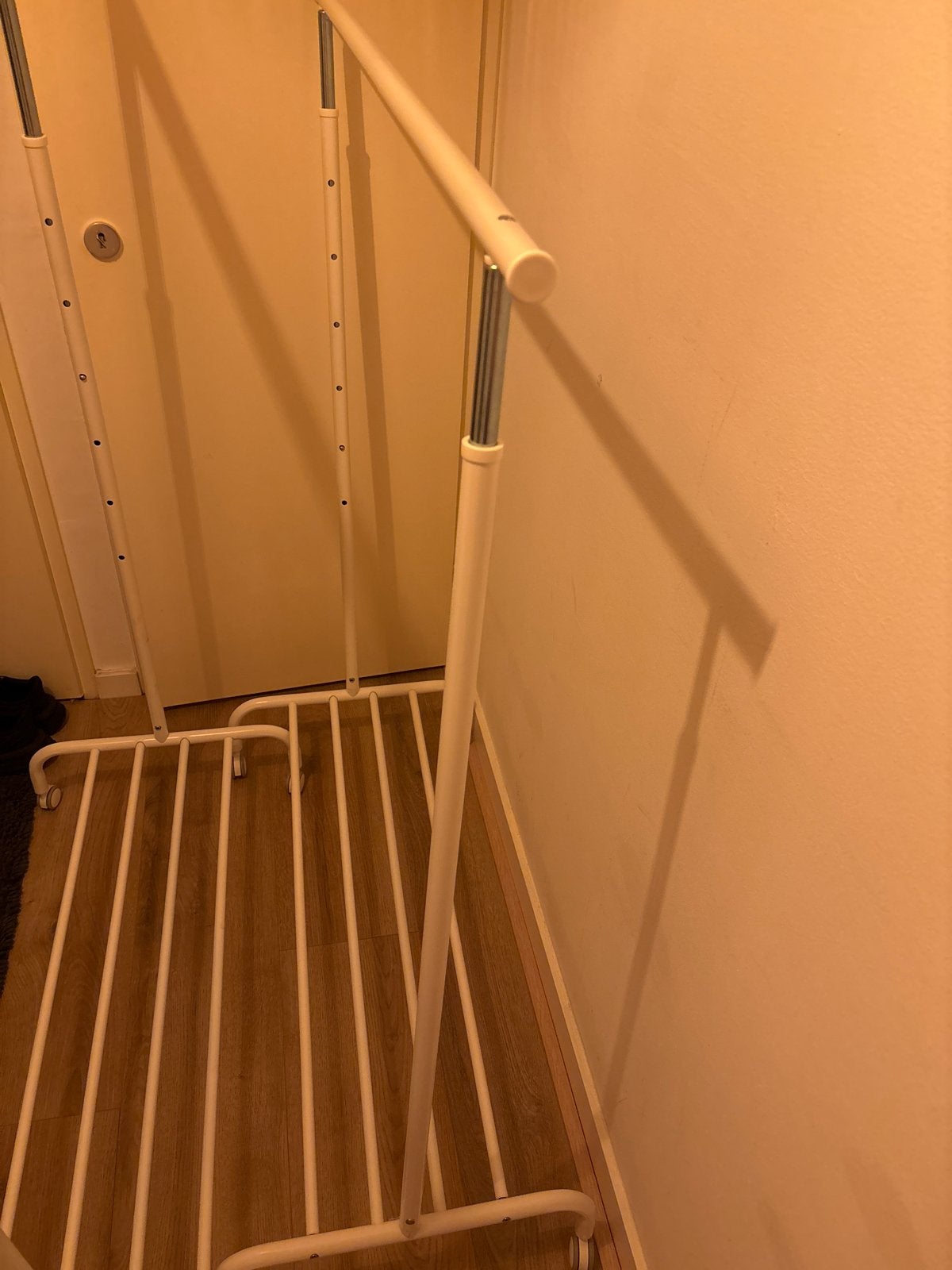 Gratis Twee Ikea kledingrek / kledinghanger, Ophalen, Met wielen, Gebruikt