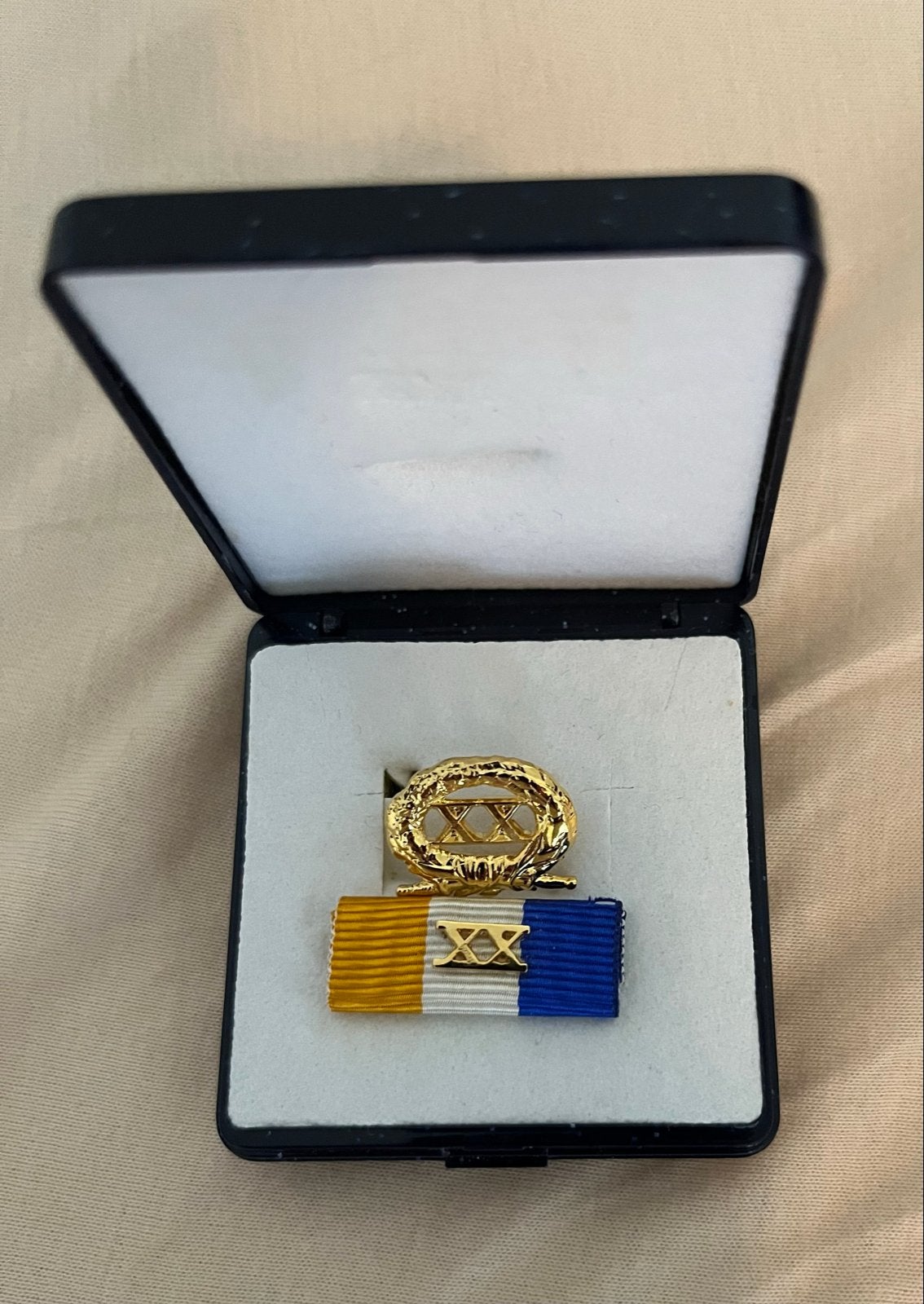 Medaillon met lintje in doosje - XX, Verzamelen, Ophalen of Verzenden, Nieuw