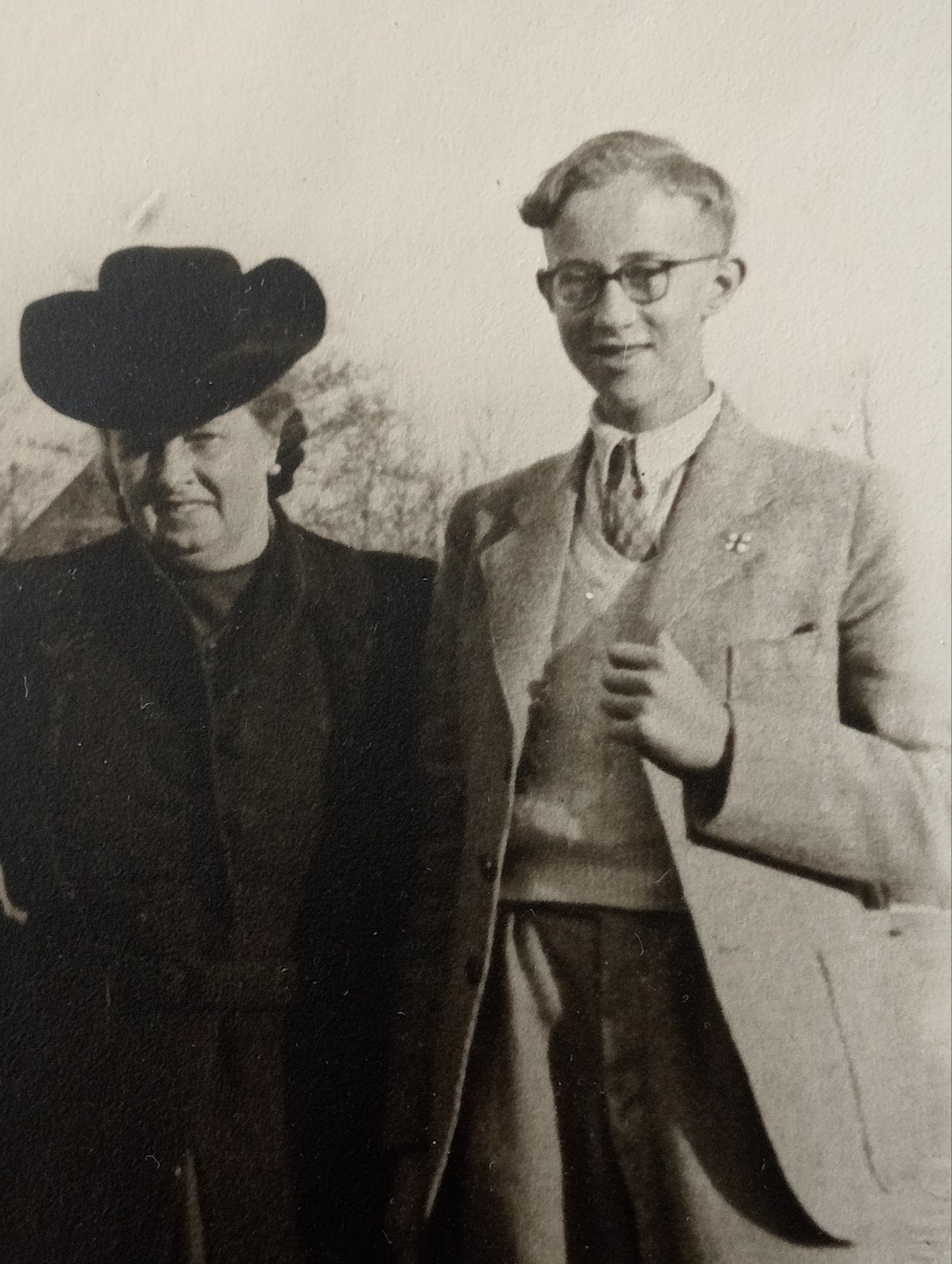 Man en vrouw in nette kleding jaren 30-50, Ophalen of Verzenden, Voor 1940, Gebruikt