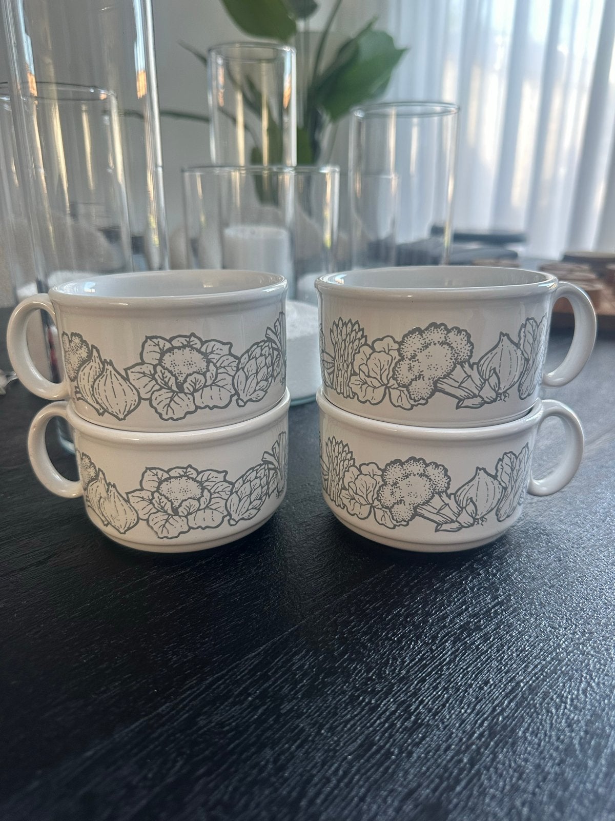 Set van 4 soepkommen wit grijs met print Made in England, Gebruikt, Keramiek, Ophalen of Verzenden, Kom(men)