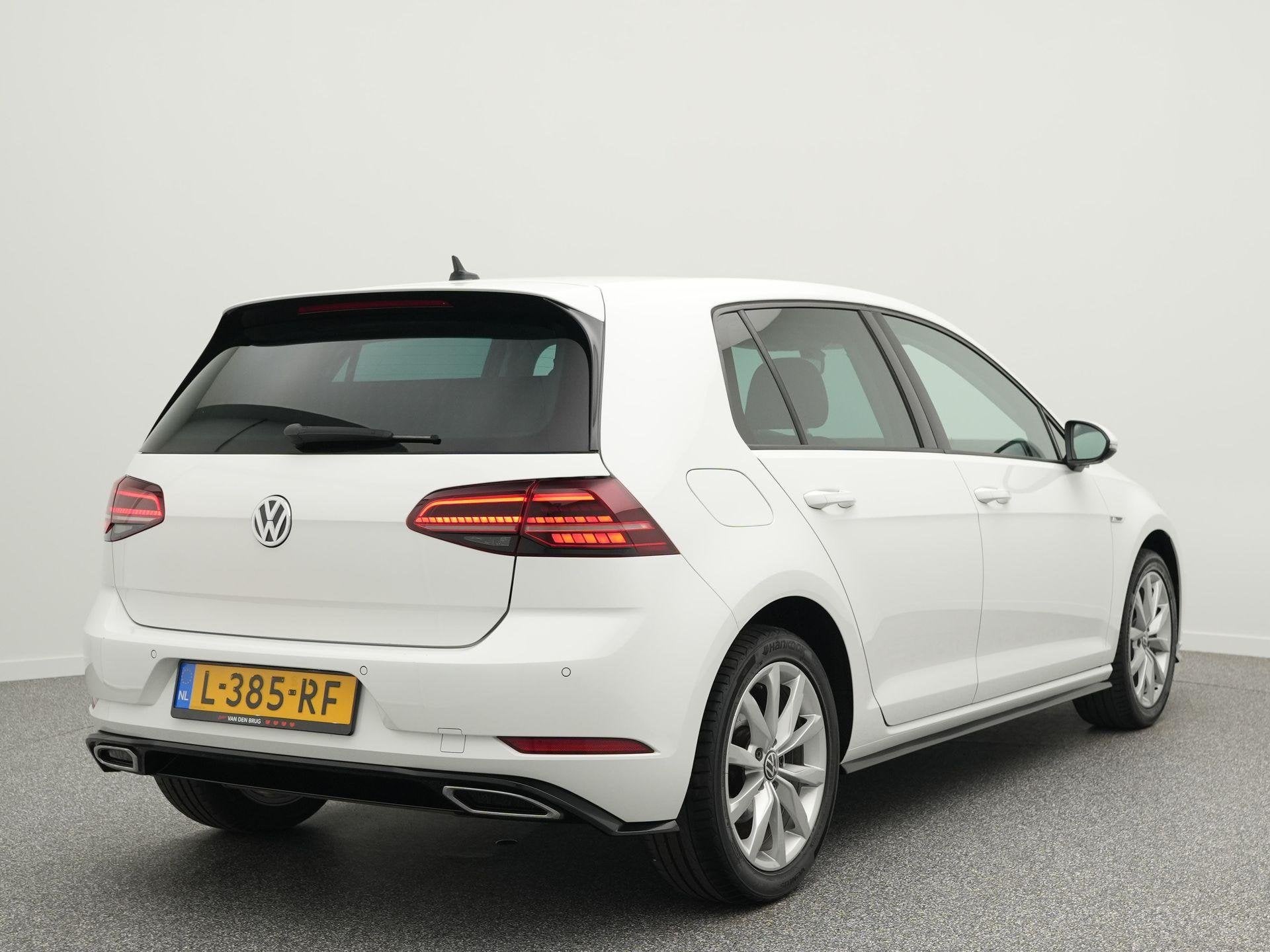 Volkswagen Golf 1.5 TSI 150 PK Highline Business R | LED | N, Auto's, Voorwielaandrijving, 4 cilinders, 150 pk, Wit