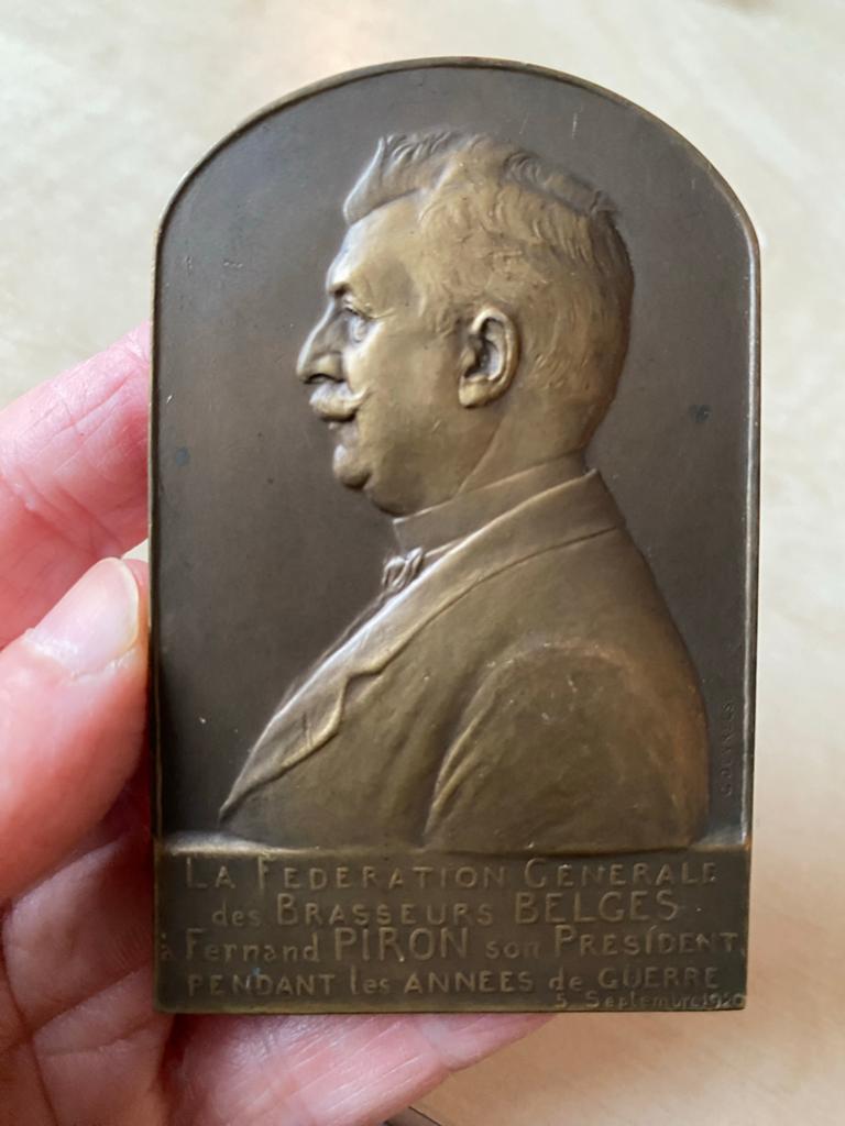 Antieke bronzen plaquette Fernand Piron 1920 penning bier, Ophalen of Verzenden, Brons, Buitenland