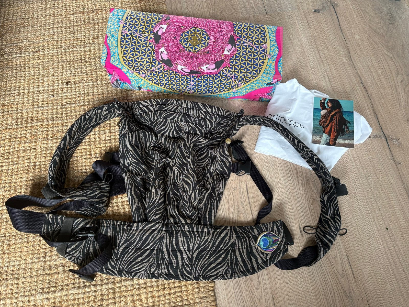 Artipoppe draagzak Zebra, Buik of Rug, Nieuw, Draagzak, Ophalen