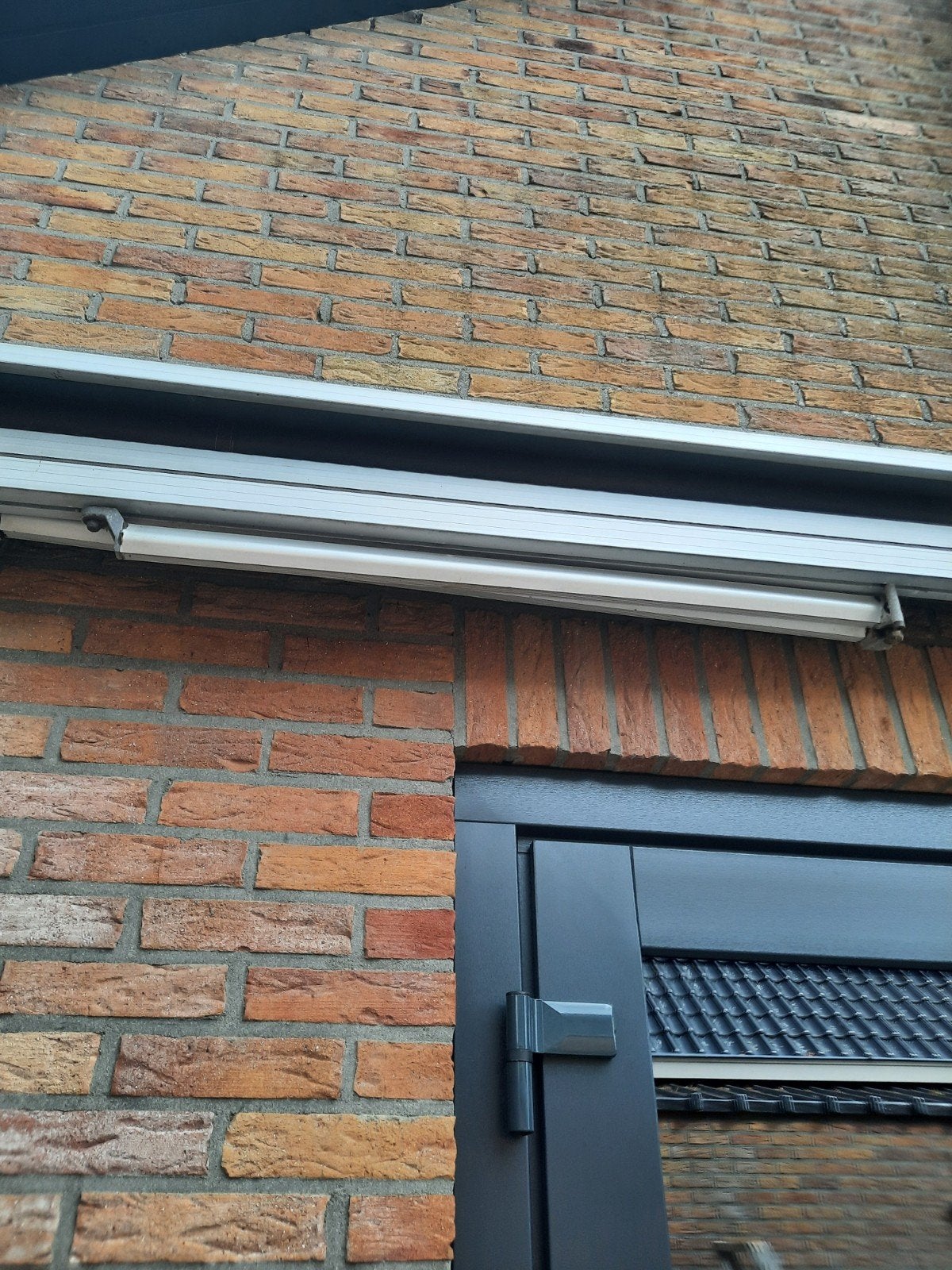 Foto 4 van zonnescherm met knikarm