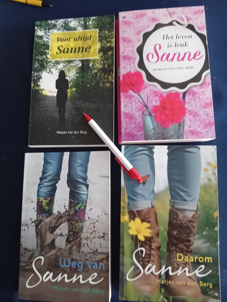 4 boeken uit de serie Sanne. Van Marjan van den Berg, Ophalen of Verzenden, Gelezen