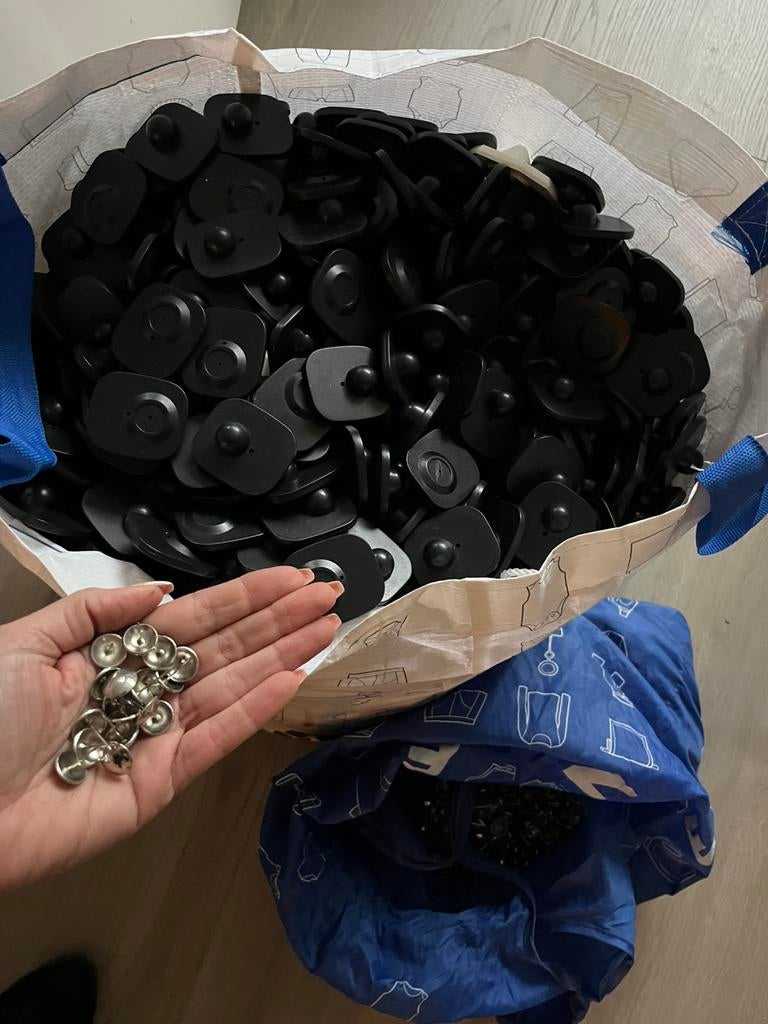 Anti diefstal hard tags 1500+ tags plus pinnetjes, Ophalen of Verzenden, Zo goed als nieuw, Compleet systeem, Overige soorten