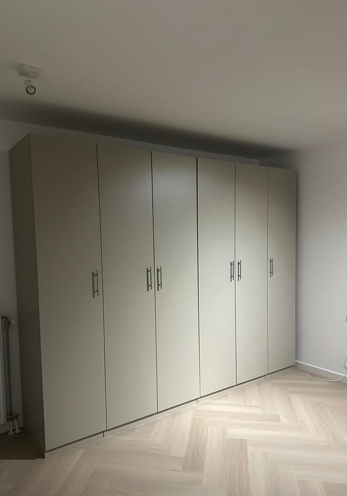 IKEA PAX Kast Montage – Snel, Professioneel, Ophalen, Kunststof, 200 cm of meer, Met klep(pen)