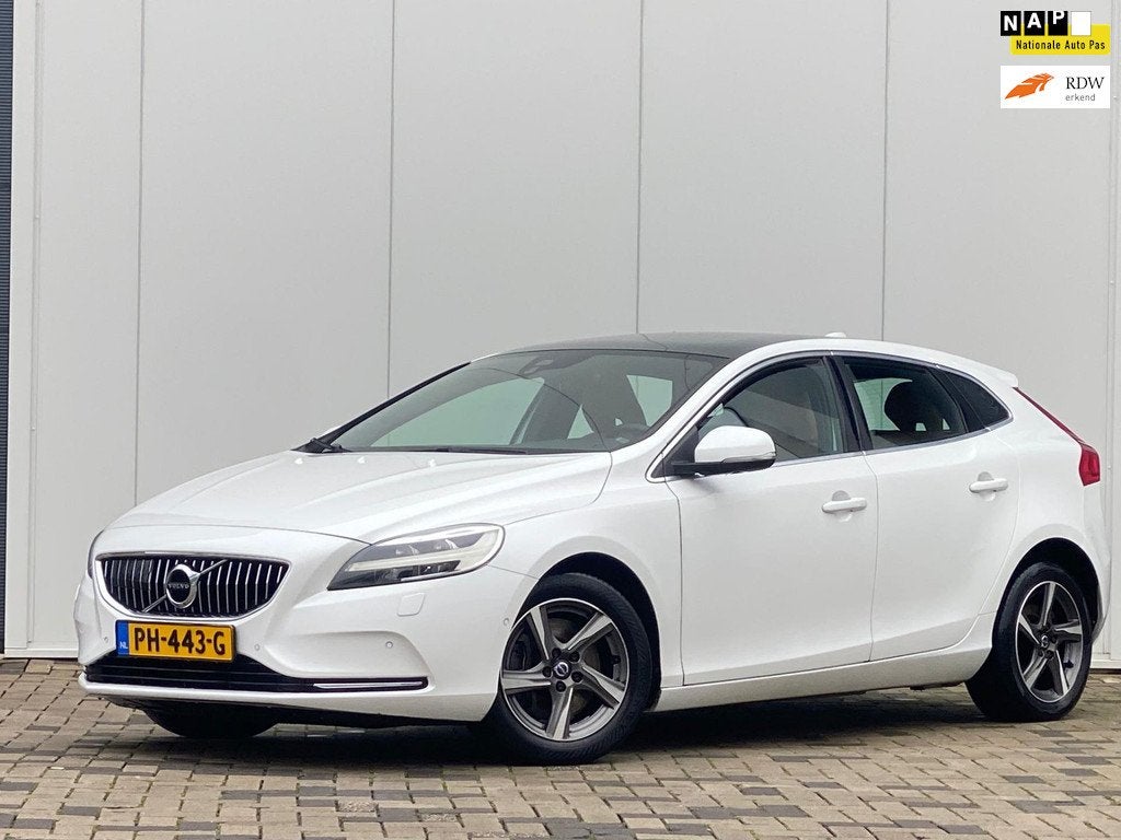 Volvo V40 2.0 D2 Nordic+ Automaat Navi Leer Panorama Camera, Gebruikt, Euro 6, 4 cilinders, Leder en Stof