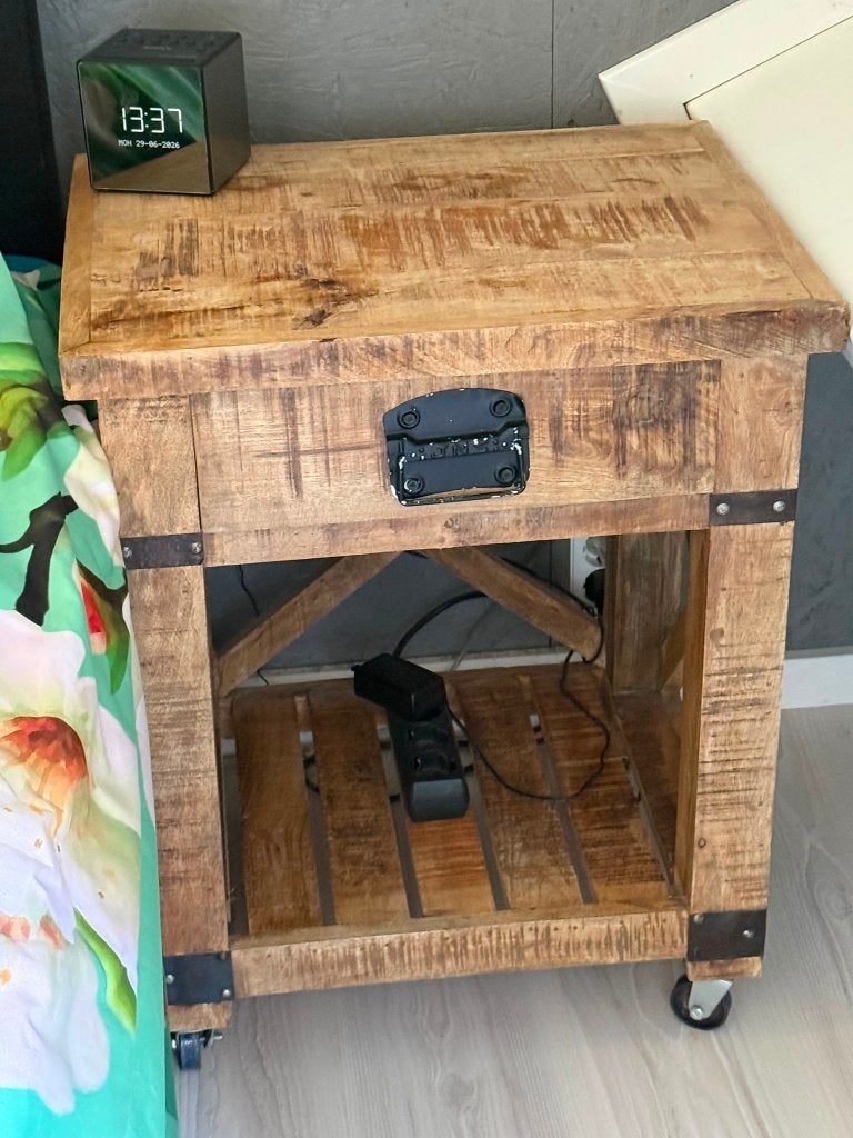 Set 2 stoere nachtkastjes, echt massief hout.& Lade., Ophalen, 55 tot 70 cm, Zo goed als nieuw, 45 tot 65 cm